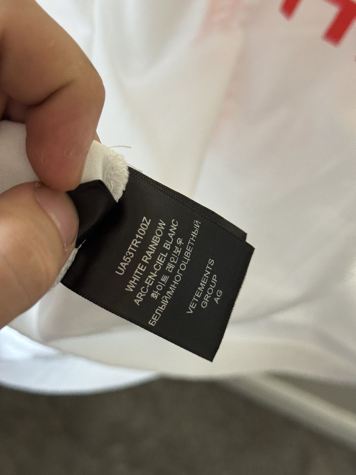 Vetements Vetements White Rainbow Translation Tee Medium Size US M / EU 48-50 / 2 - 22 Thumbnail
