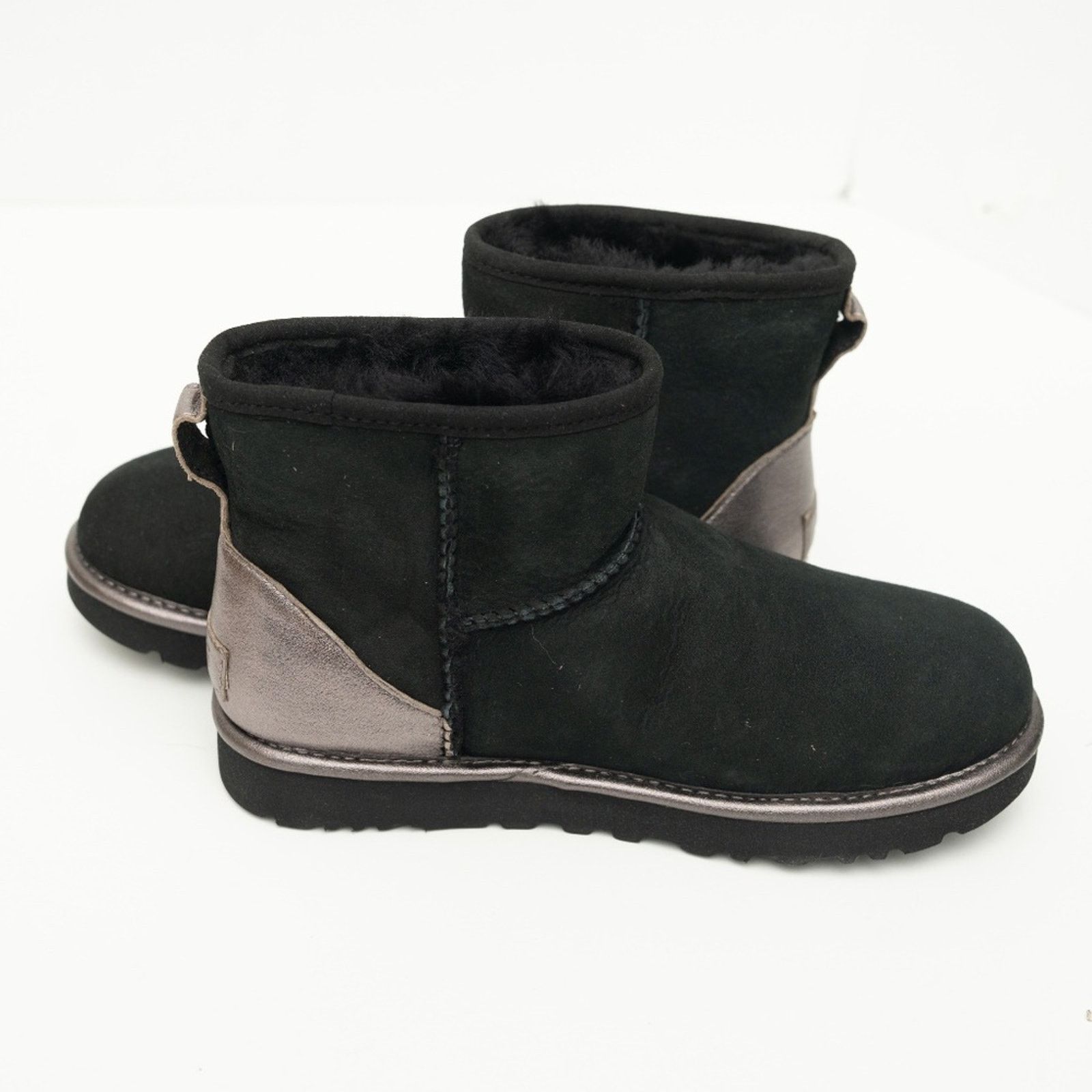 Ugg UGG. Classic Mini Shine Boots. Size US 6 / IT 36 - 8 Thumbnail