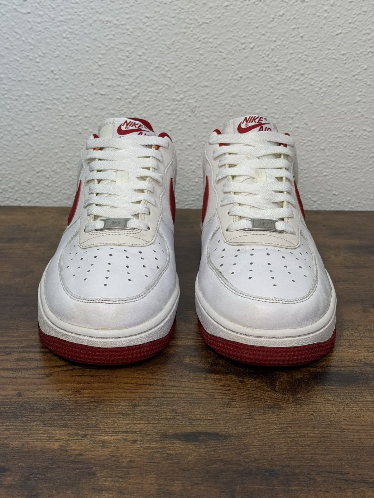 Nike Nike Air Force 1 Low White Gym Red Nubuck Swoosh 2014 Size US 10 / EU 43 - 3 Thumbnail