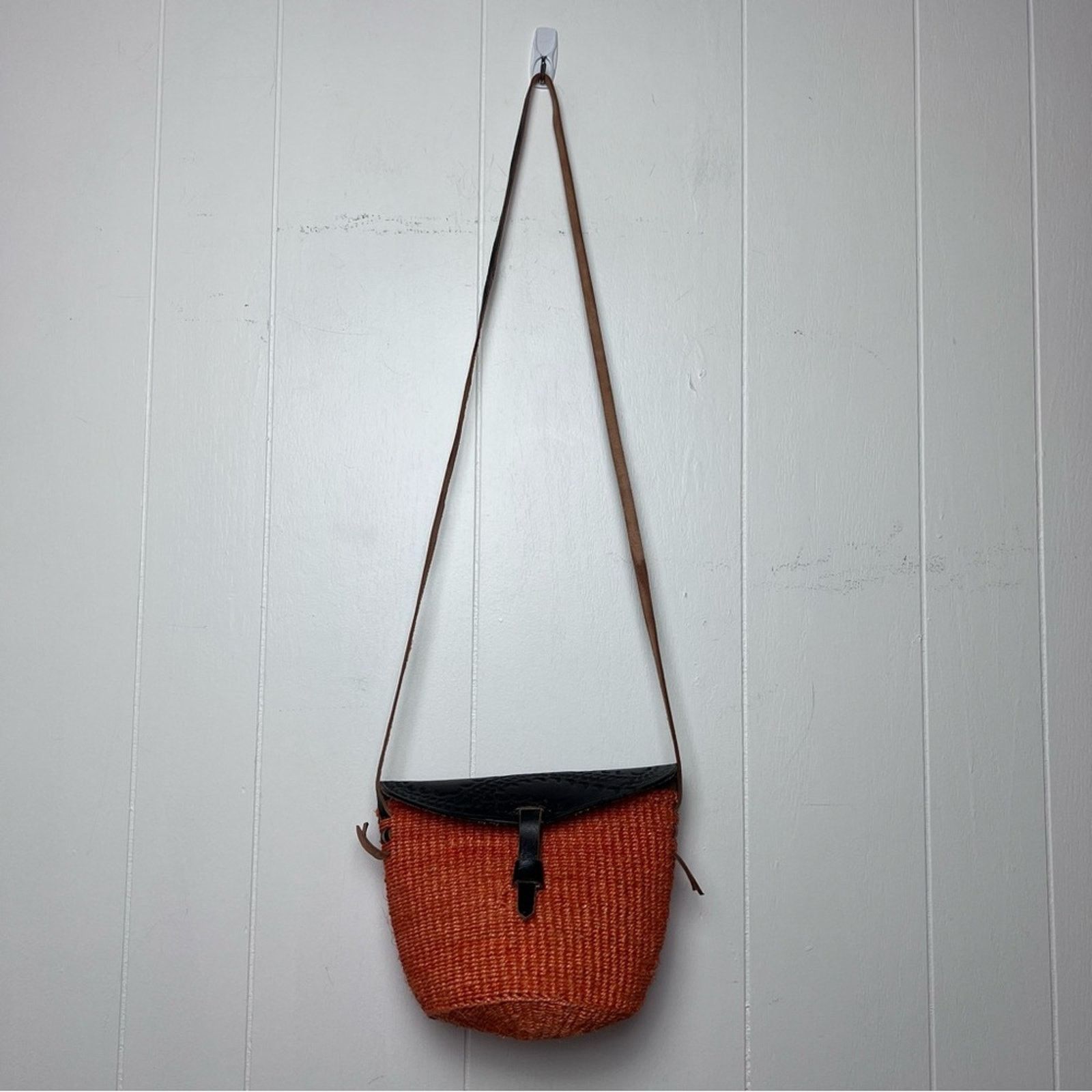 Other Handmade Black Tooled Leather Orange Raffia Crossbody Bag Size ONE SIZE - 6 Thumbnail