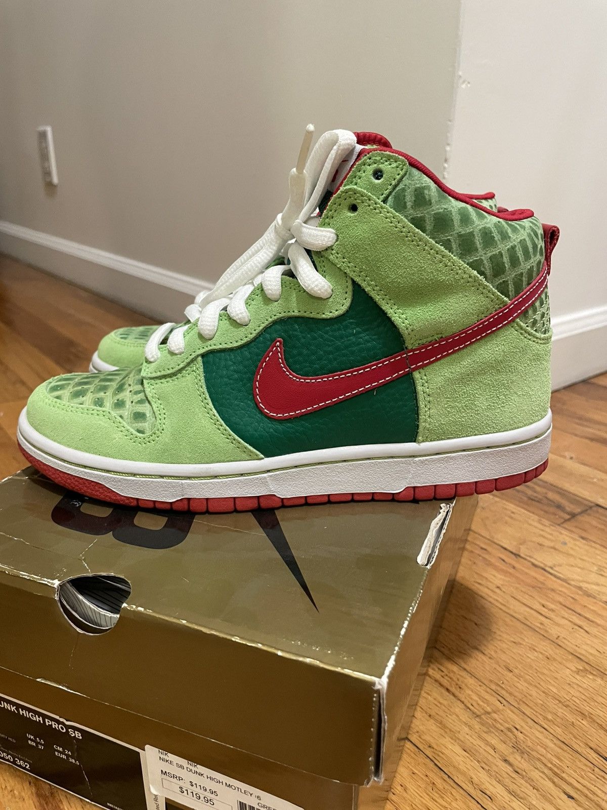Nike SB Nike SB Dunk High Motley Crue Dr. Feelgood size 6 green red Size US 6 / EU 39 - 1 Thumbnail