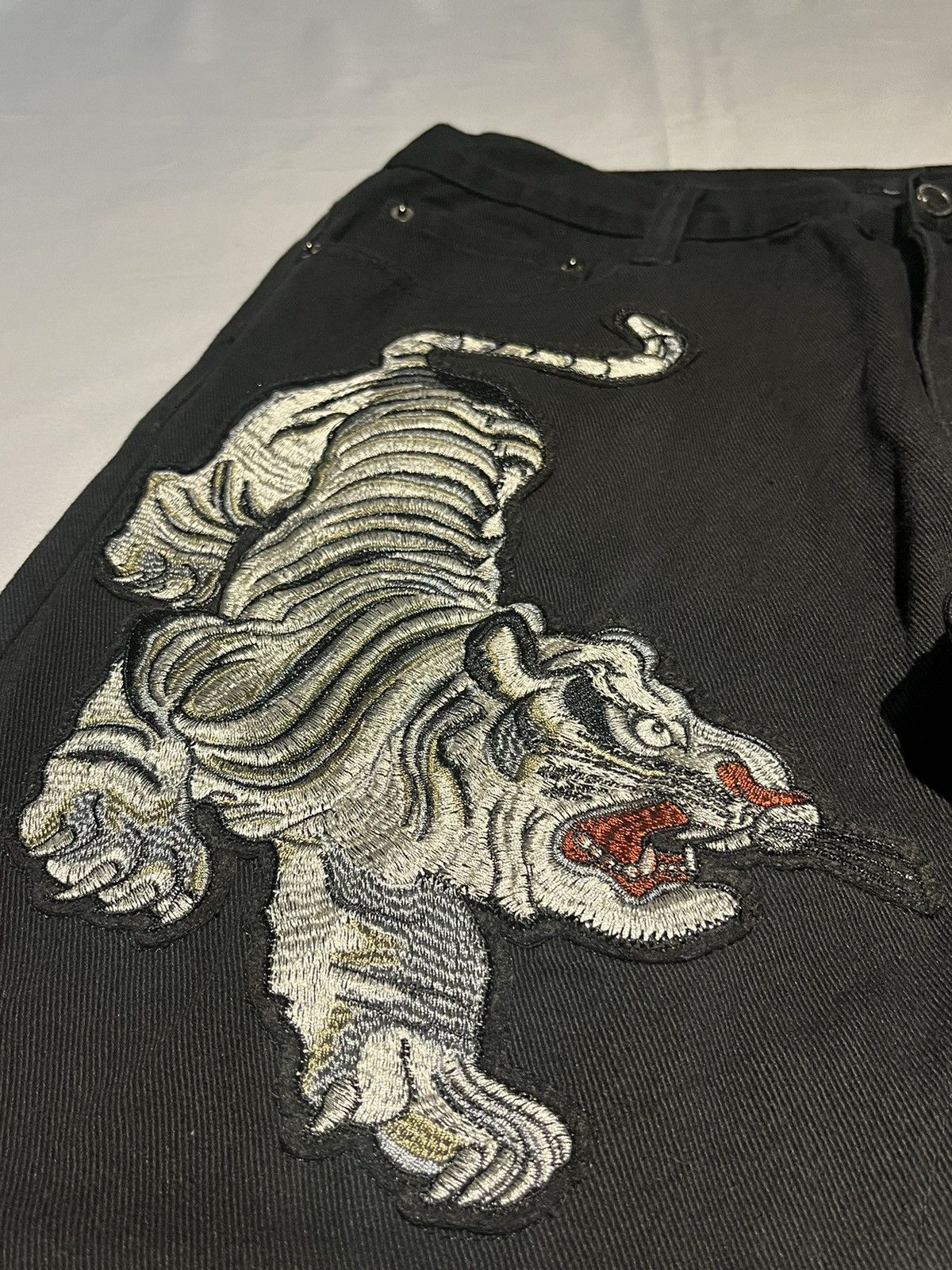 Japanese Brand × Vintage JAPANESE BRAND SUPER BLACK DENIM TIGER EMBROIDERED JEANS Size US 34 / EU 50 - 5 Thumbnail
