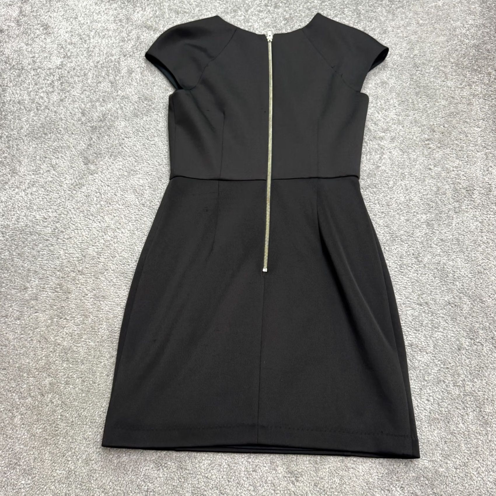 Bebe BeBe Cap Sleeve Mini Sheath Dress Womens Small Black Round Neck Classic Workwear Size S / US 4 / IT 40 - 2 Thumbnail