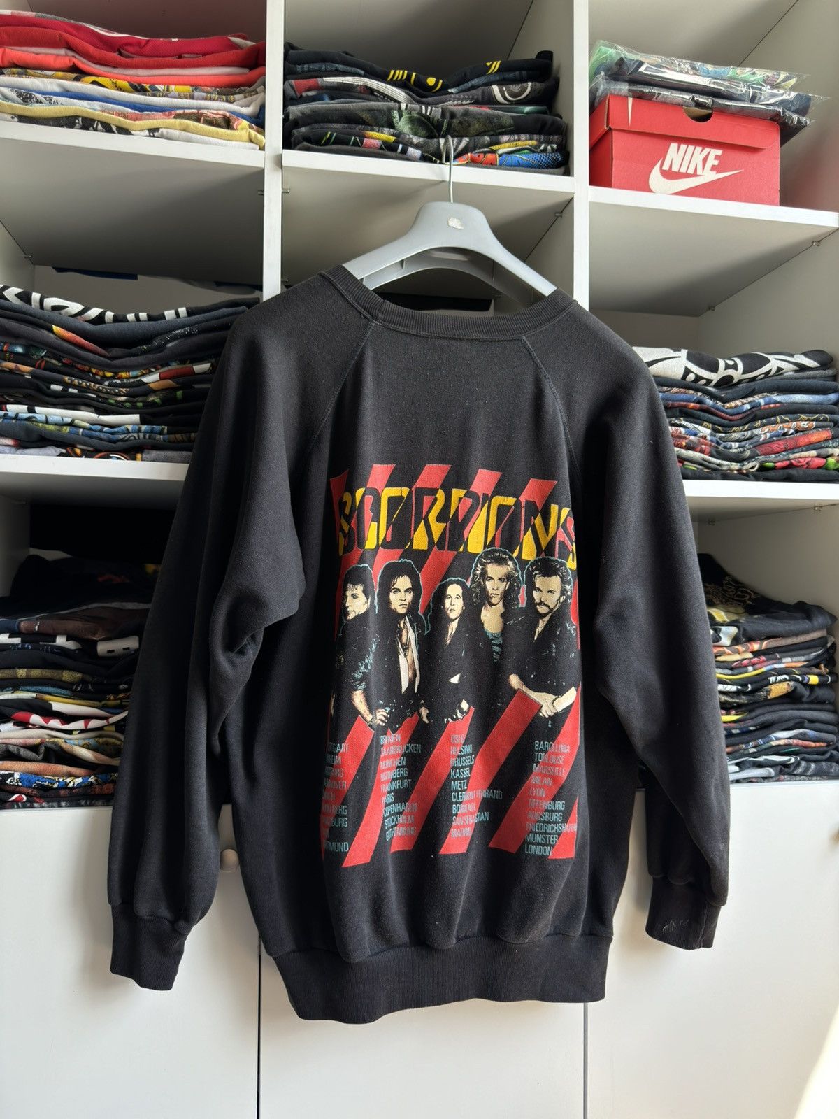 Band Tees Vintage 1988 SCORPIONS Savage Amusement Band Sweatshirt Tee Size US XL / EU 56 / 4 - 5 Thumbnail