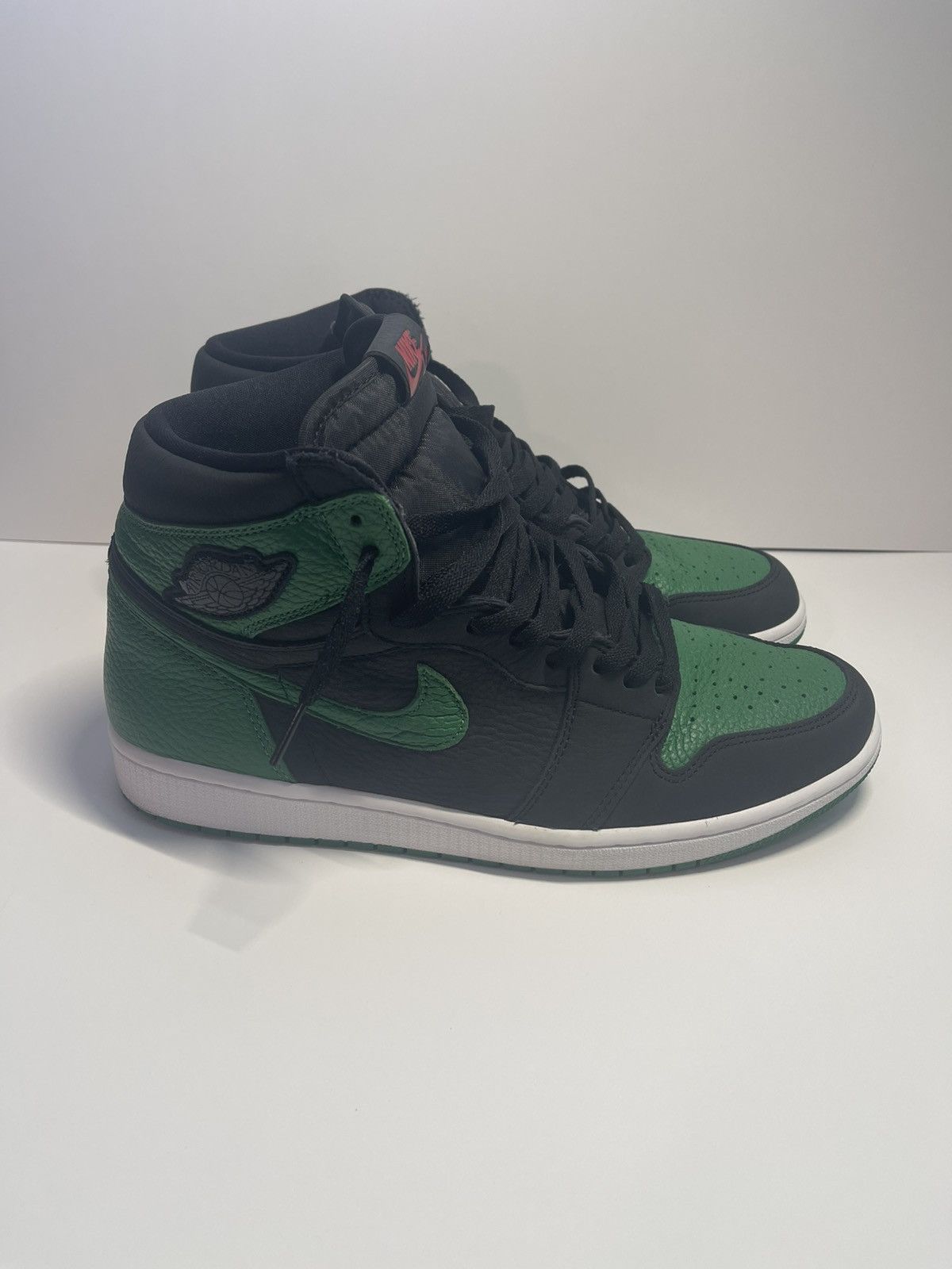Nike Air Jordan 1 Retro High OG, Black, Green, & White 555088 030 Size US 12 / EU 45 - 8 Thumbnail