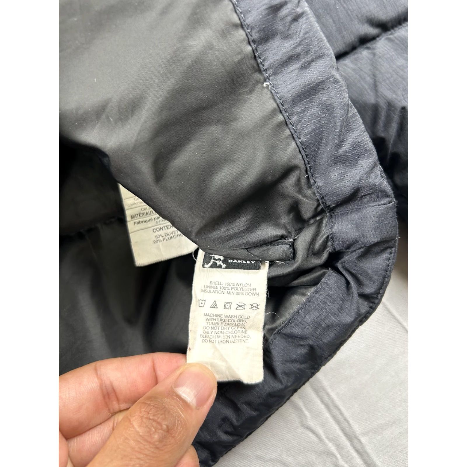 Oakley VINTAGE Oakley Jacket Womens XS Black Down Puffer Regular Fit Nylon Winter Coat Warm Y2K Size XS / US 0-2 / IT 36-38 - 4 Thumbnail