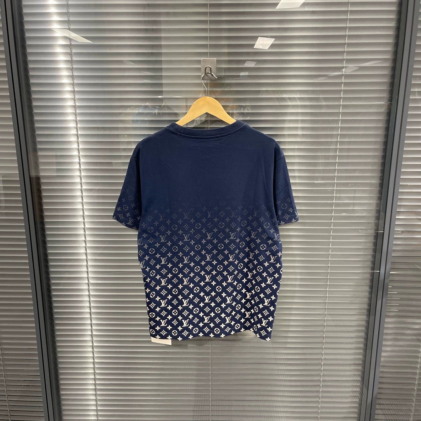 Louis Vuitton LV gradient monogram allover short tee L 99 new Size US L / EU 52-54 / 3 - 2 Thumbnail