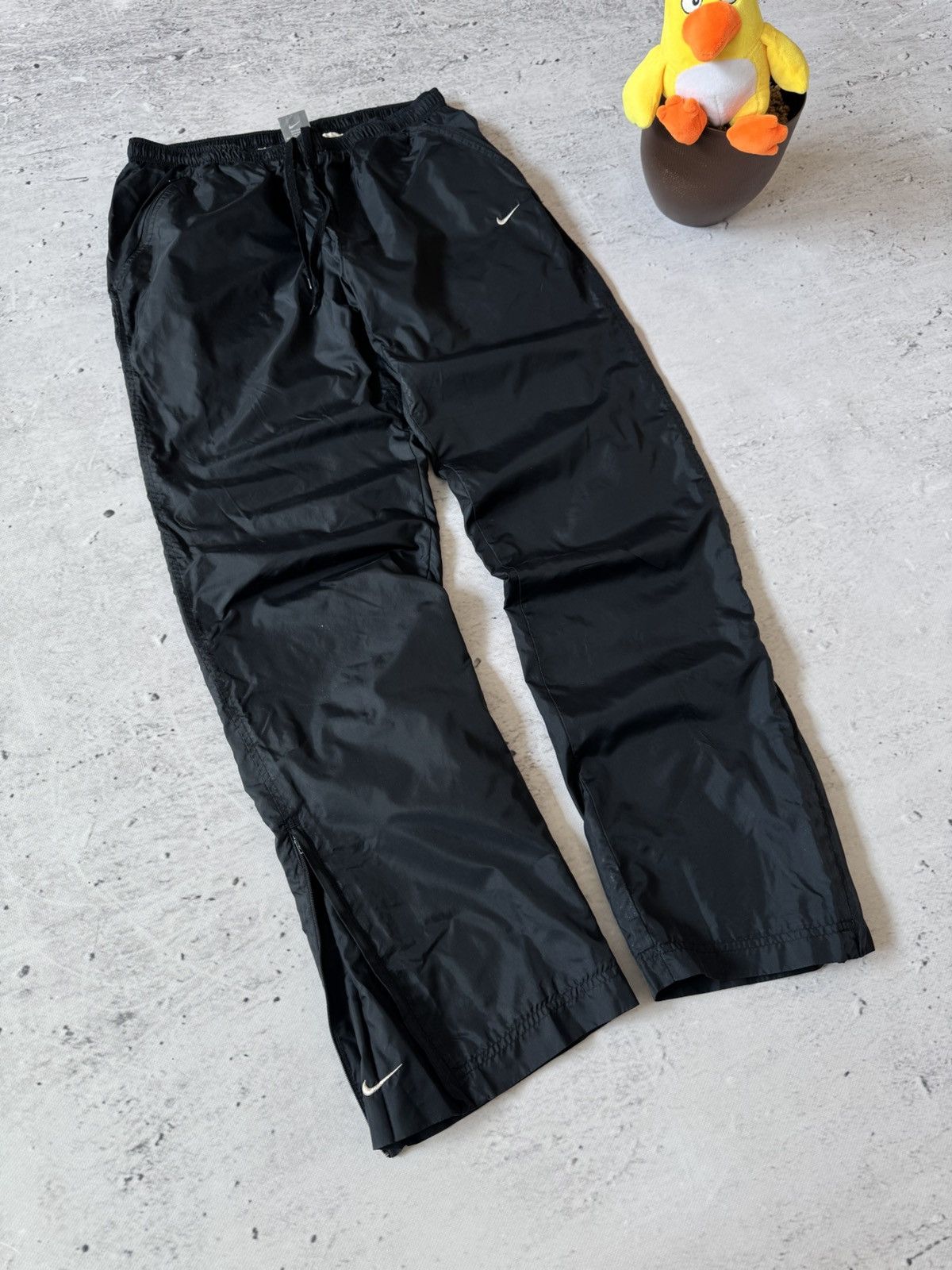 Nike × Vintage NIKE NYLON VINTAGE Y2K OVERSIZE BAGGY FIT PANTS SWEATPANTS Size US 34 / EU 50 - 1 Thumbnail