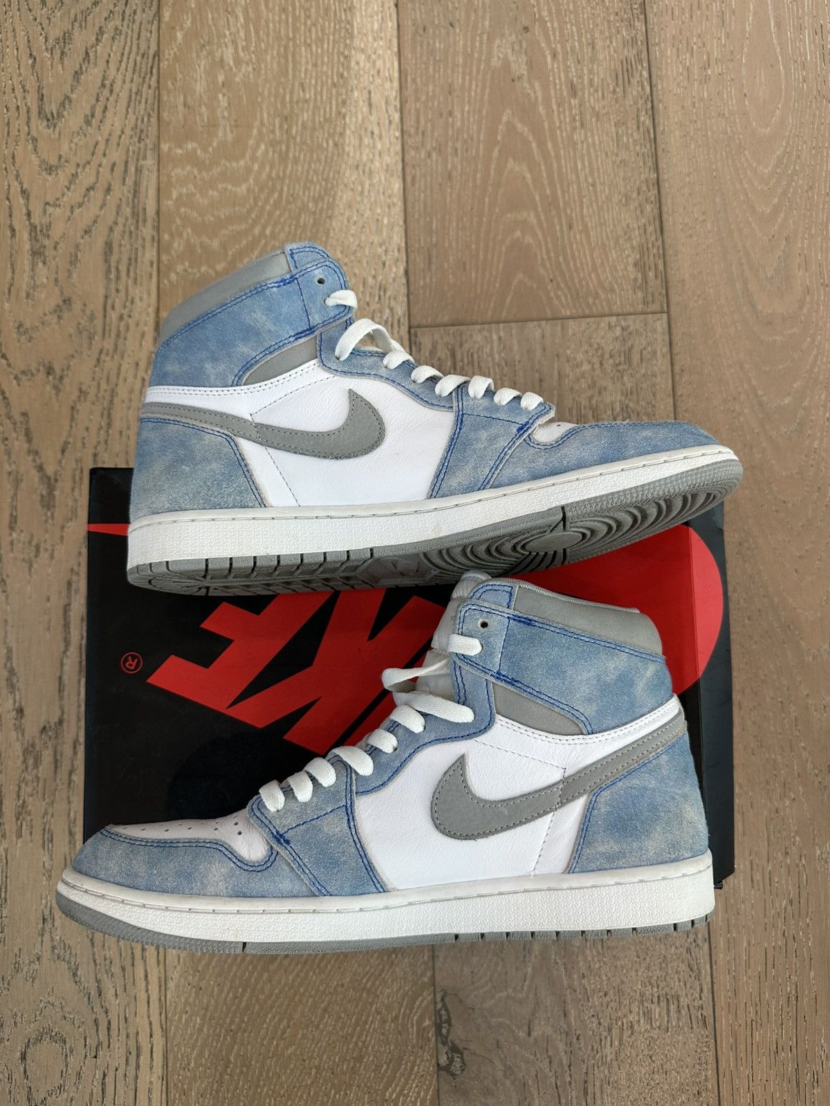 Jordan Brand Jordan 1 Retro High OG Hyper Royal Size US 11.5 / EU 44-45 - 5 Thumbnail