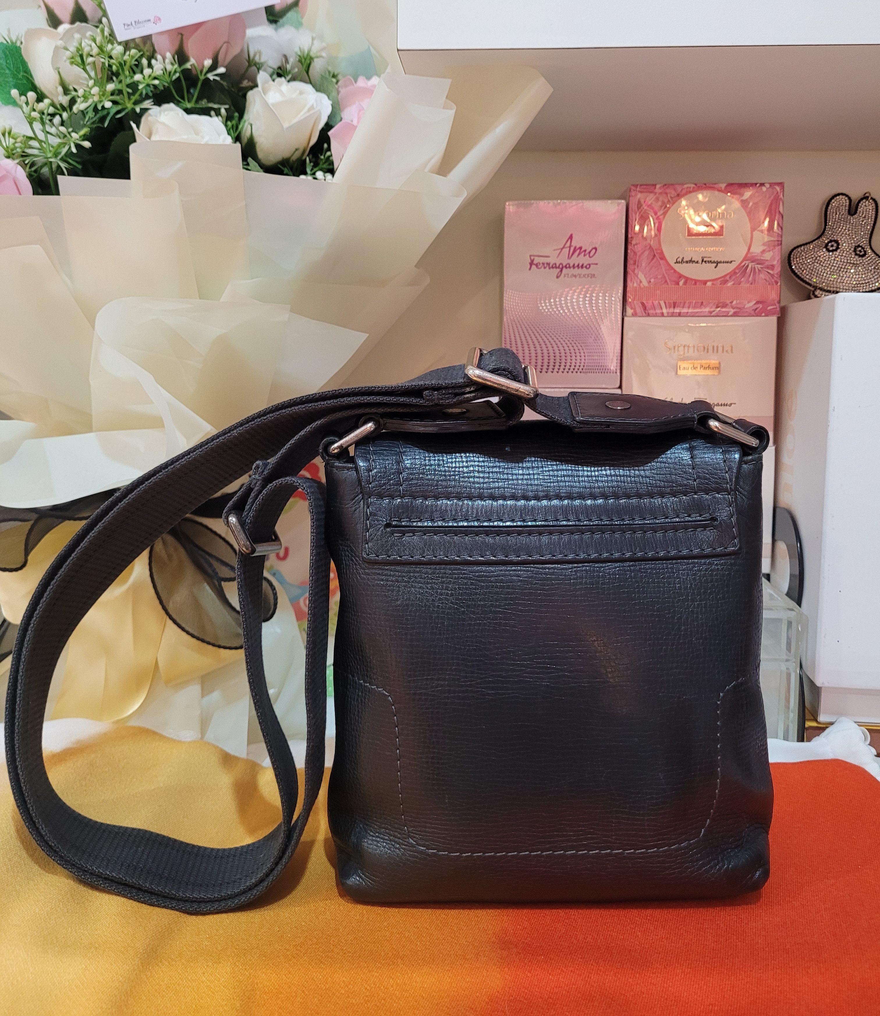 Louis Vuitton Vintage Louis Vuitton Yuma Basalt Black Utah Shoulder Bag Size ONE SIZE - 2 Thumbnail