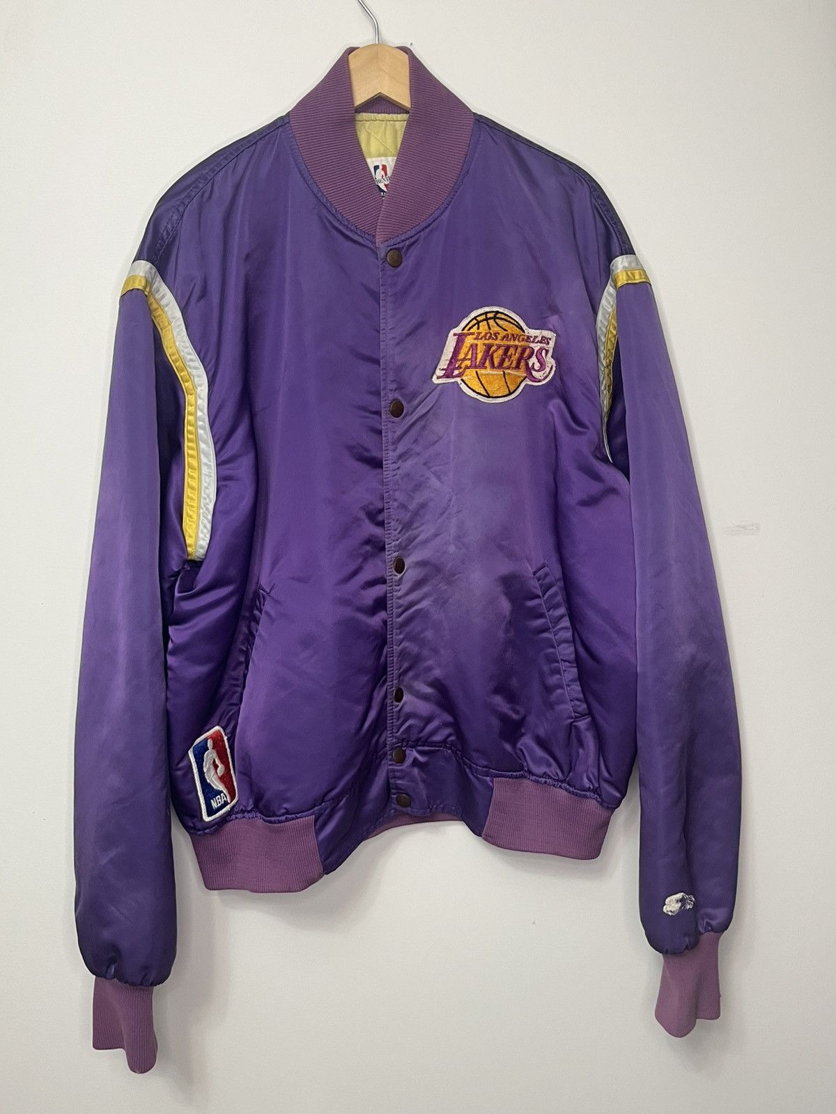 Vintage Los Angeles Lakers Satin Purple 90’s STARTER Jacket XXL Size US XXL / EU 58 / 5 - 2 Thumbnail