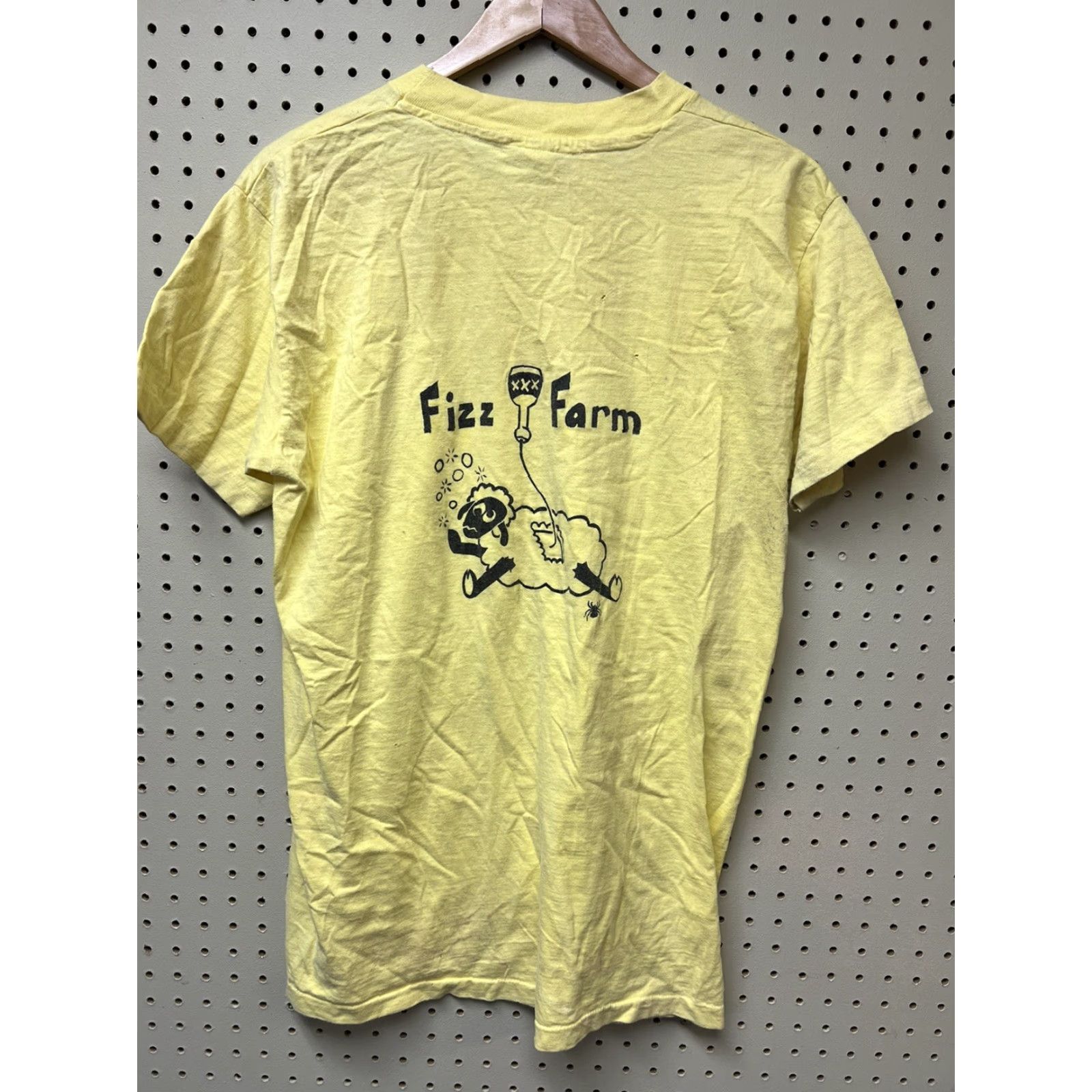 Hanes VINTAGE Hanes T-Shirt Yellow Crew Neck Short Sleeve Men L Cotton Sheep Stitch Bar Pub Band? Fizz Farm Single Stitch Size US L / EU 52-54 / 3 - 2 Thumbnail