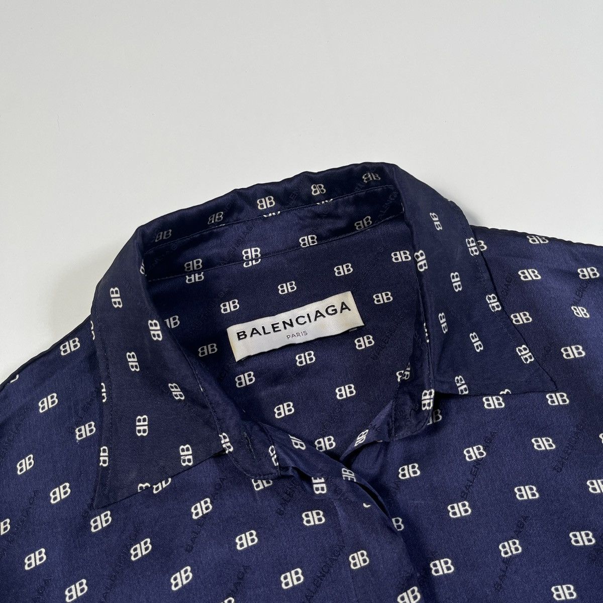 Balenciaga Balenciaga 2017 Silk logo Blouse Size XS / US 0-2 / IT 36-38 - 2 Thumbnail