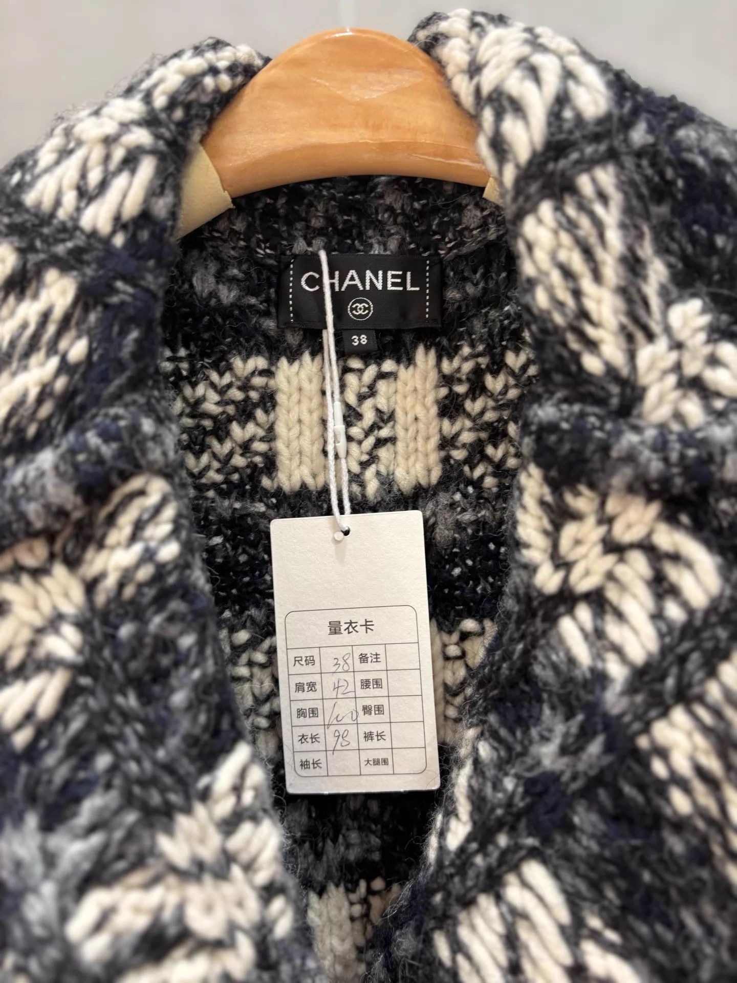 Chanel Chanel 2017 Black & Gray Knit Coat CC Belt 38 Size S / US 4 / IT 40 - 4 Thumbnail