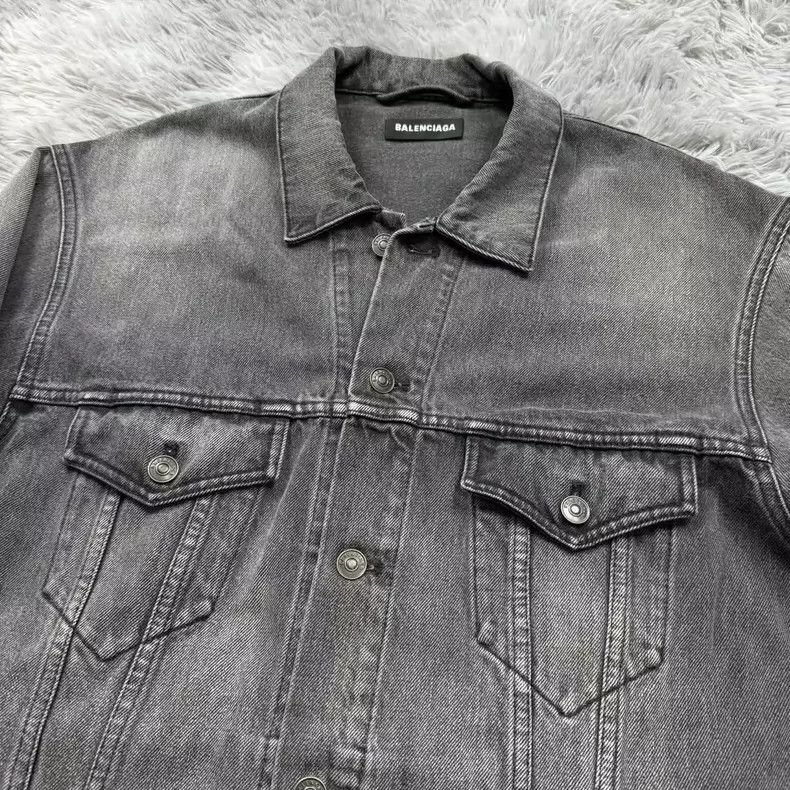 Balenciaga Balenciaga Earth embroidered denim jacket Size US S / EU 44-46 / 1 - 3 Thumbnail
