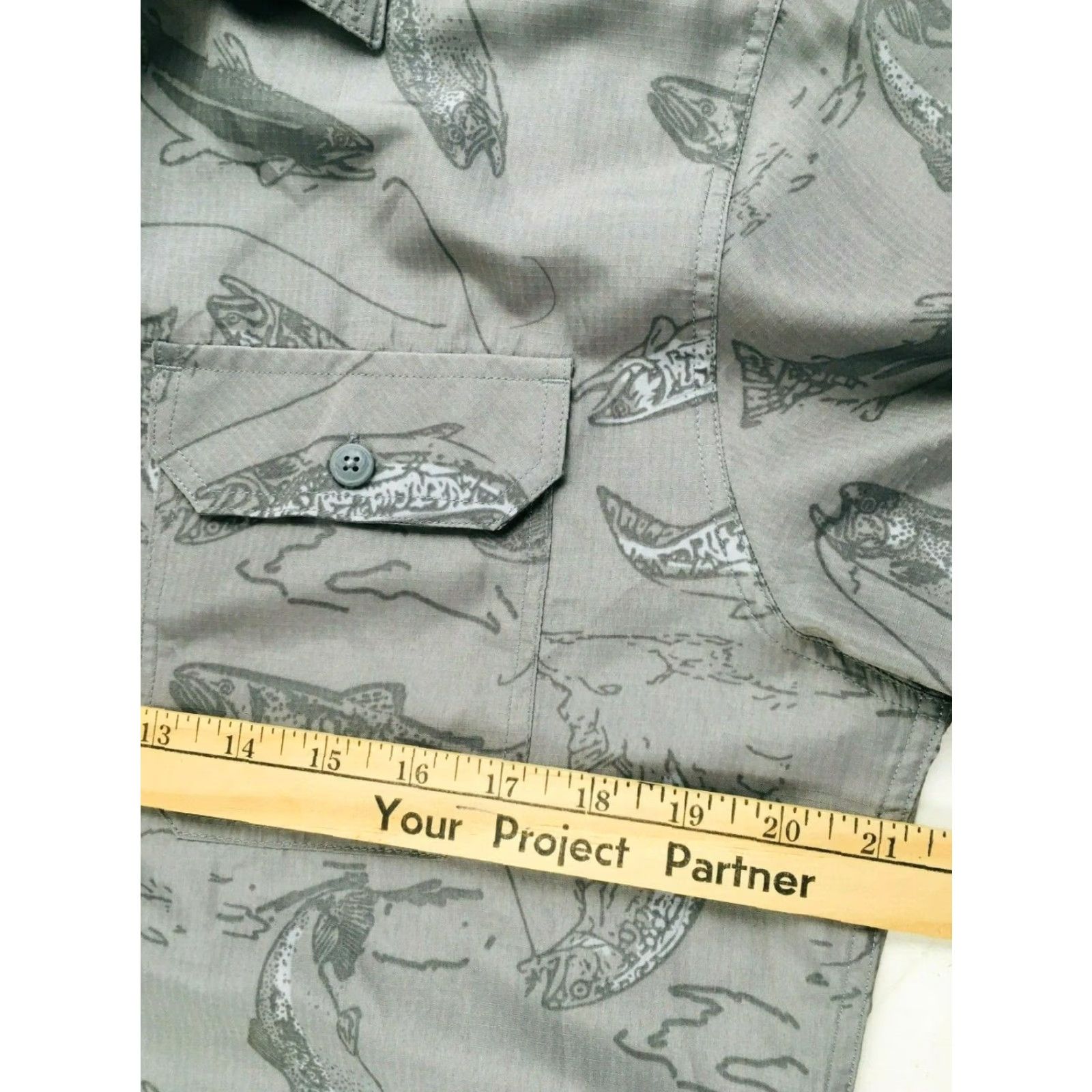 Croft & Barrow Croft & Barrow Shirt Men's Small Gray Vented Fishing Button Up Short Sleeve Size US S / EU 44-46 / 1 - 3 Thumbnail