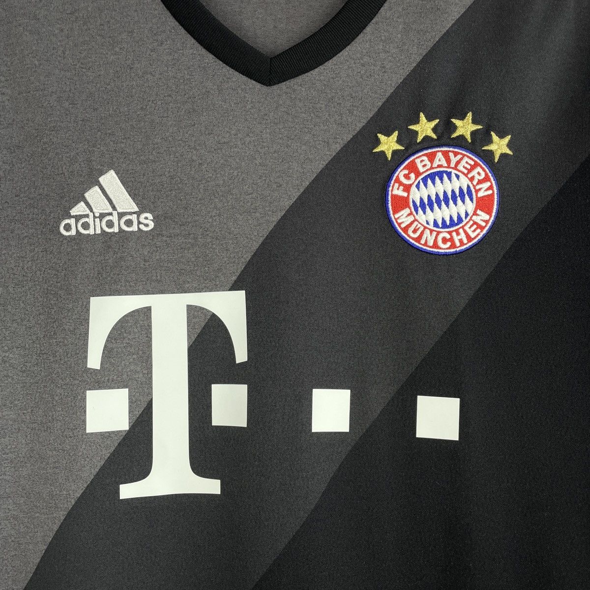 Adidas Bayern Munich Away Adidas Jersey Shirt Men 2016/2017 Size US S / EU 44-46 / 1 - 2 Thumbnail