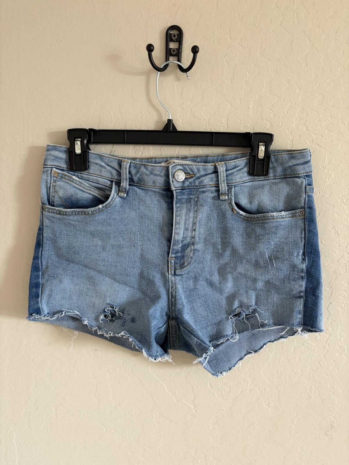 Zara Zara basic cut off shorts Size 30" / US 8 / IT 44 - 1 Thumbnail