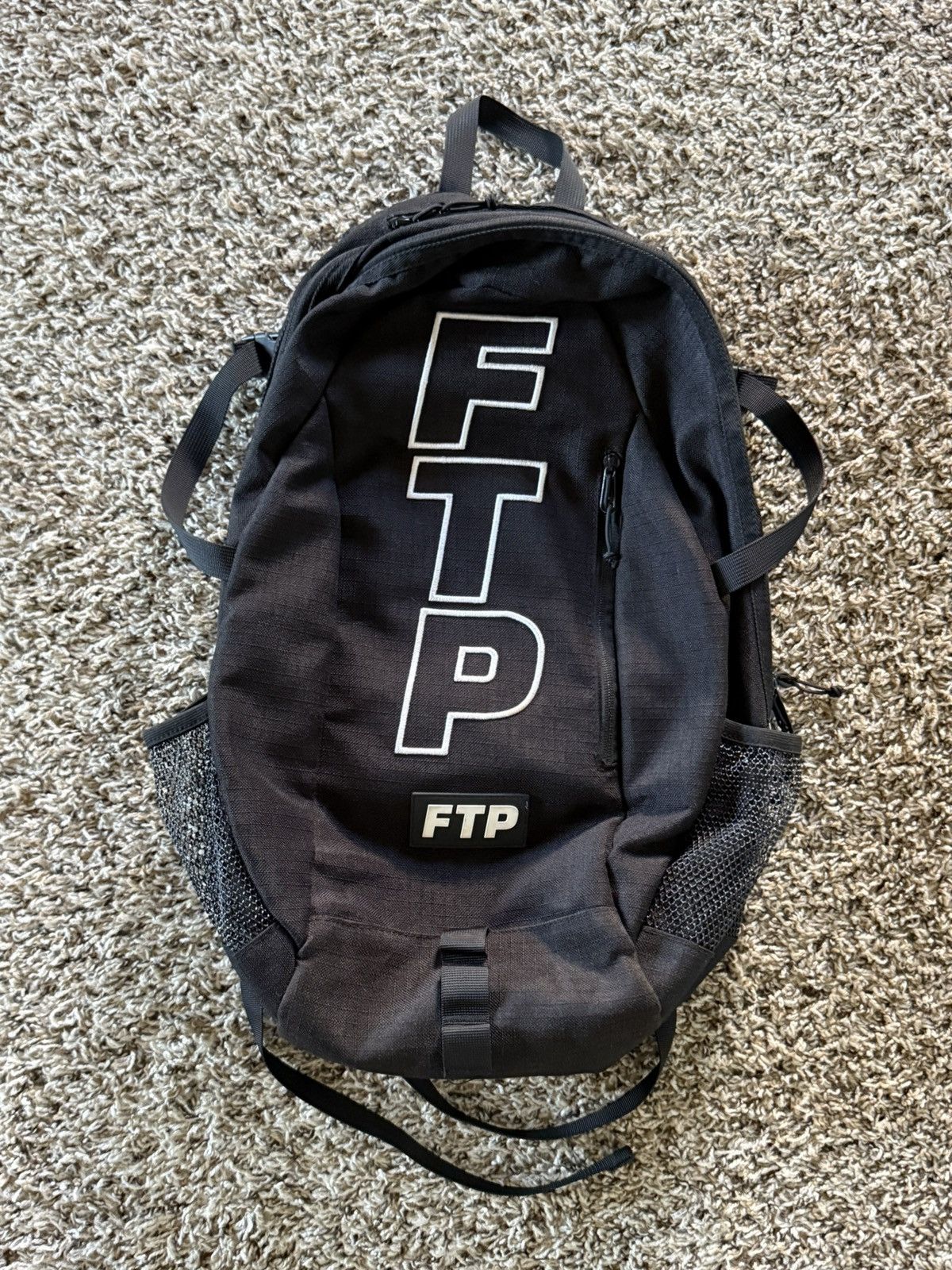 新品 FTP ALL OVER OUTLINE LOGO BACKPACK FTP OUTLINE ALL OVER BACKPACK BRAND NEW
