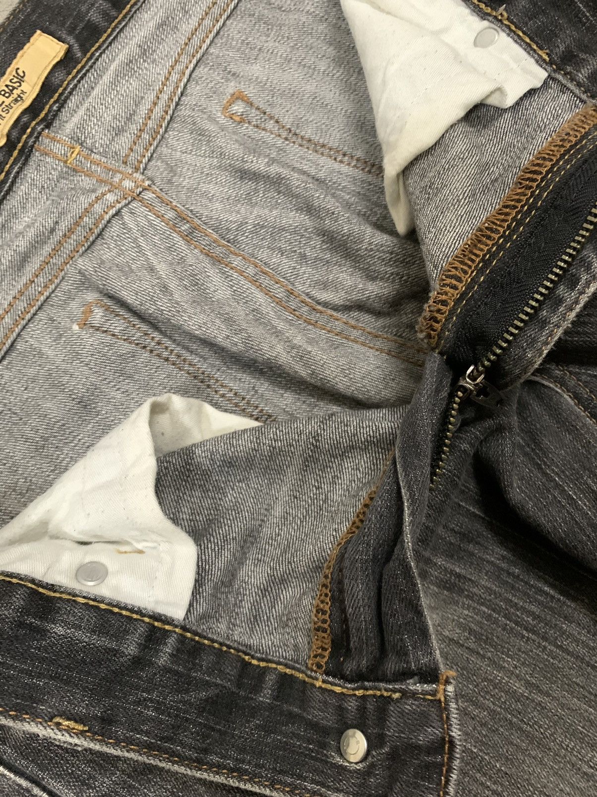 Undercover × Uniqlo Vintage Uniqlo S001 Faded Straight Leg Distressed Jeans Size US 32 / EU 48 - 16 Thumbnail