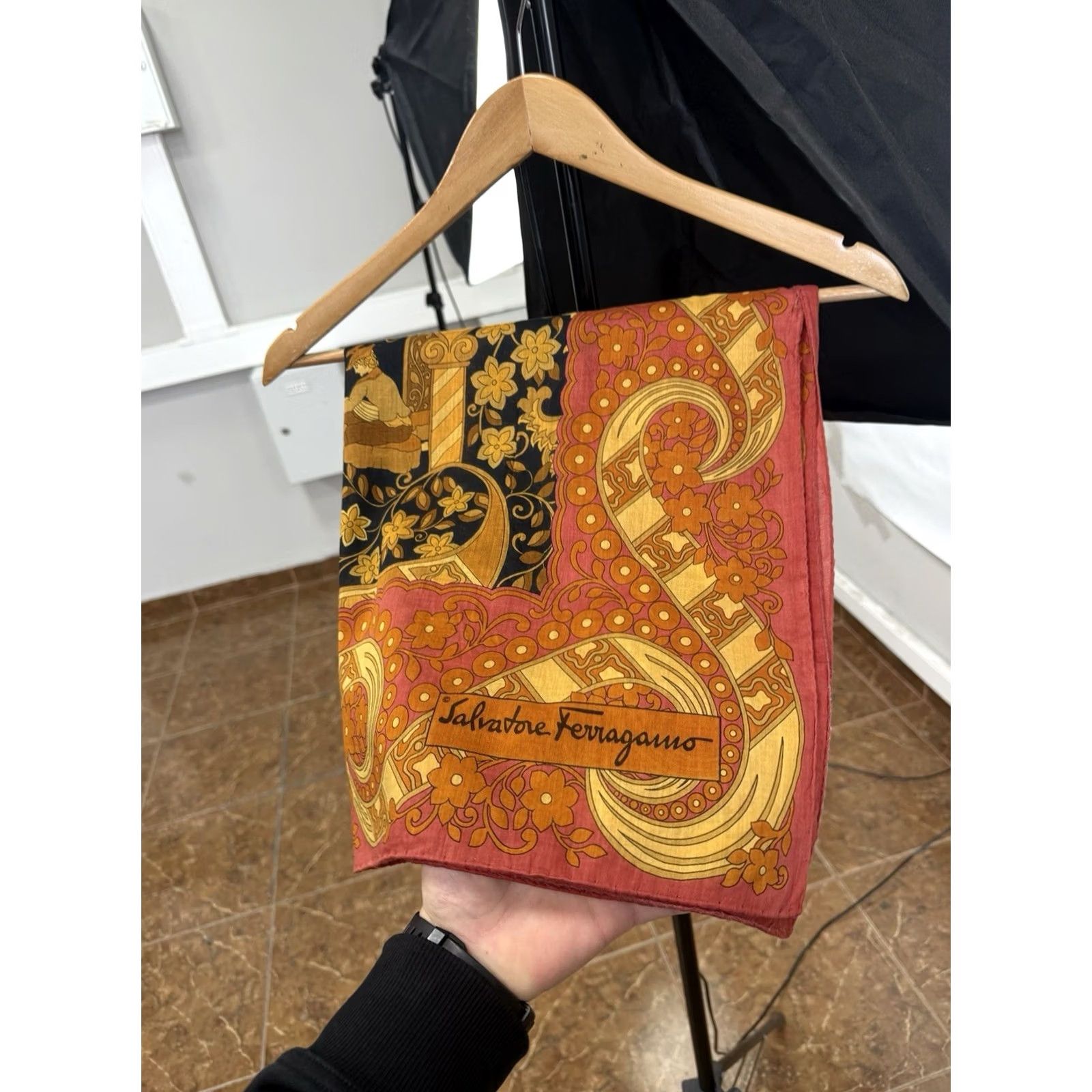 Salvatore Ferragamo VINTAGE Salvatore Ferragamo Silk Scarf 90s Baroque Italy Women Size ONE SIZE - 2 Thumbnail