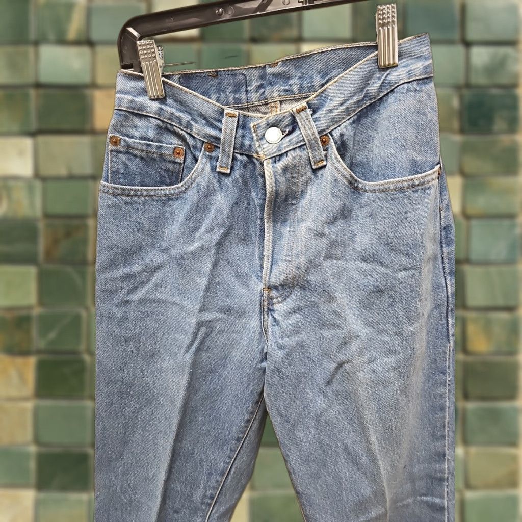 Levi's VINTAGE Levi's 501's Jeans Womens 23x30 ButtonFly Denim Blue 80s Logo Classic Vintage Fashion Streetwear Western Rugged Wear Casual Workwear Women Size 40" / US 18 - 1 Thumbnail