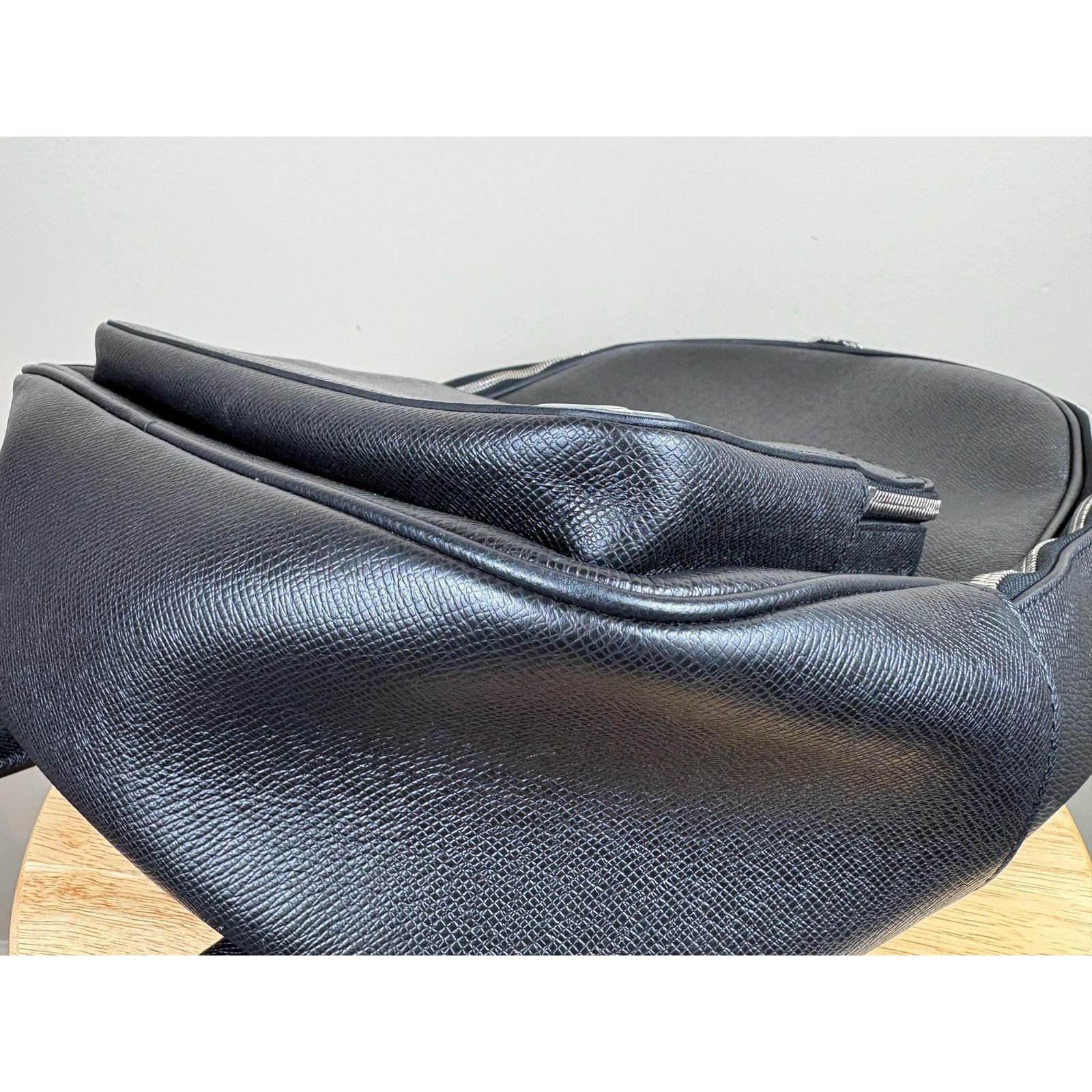 Louis Vuitton Authentic Louis Vuitton Taiga Leather Alex Black Backpack Size ONE SIZE - 8 Thumbnail