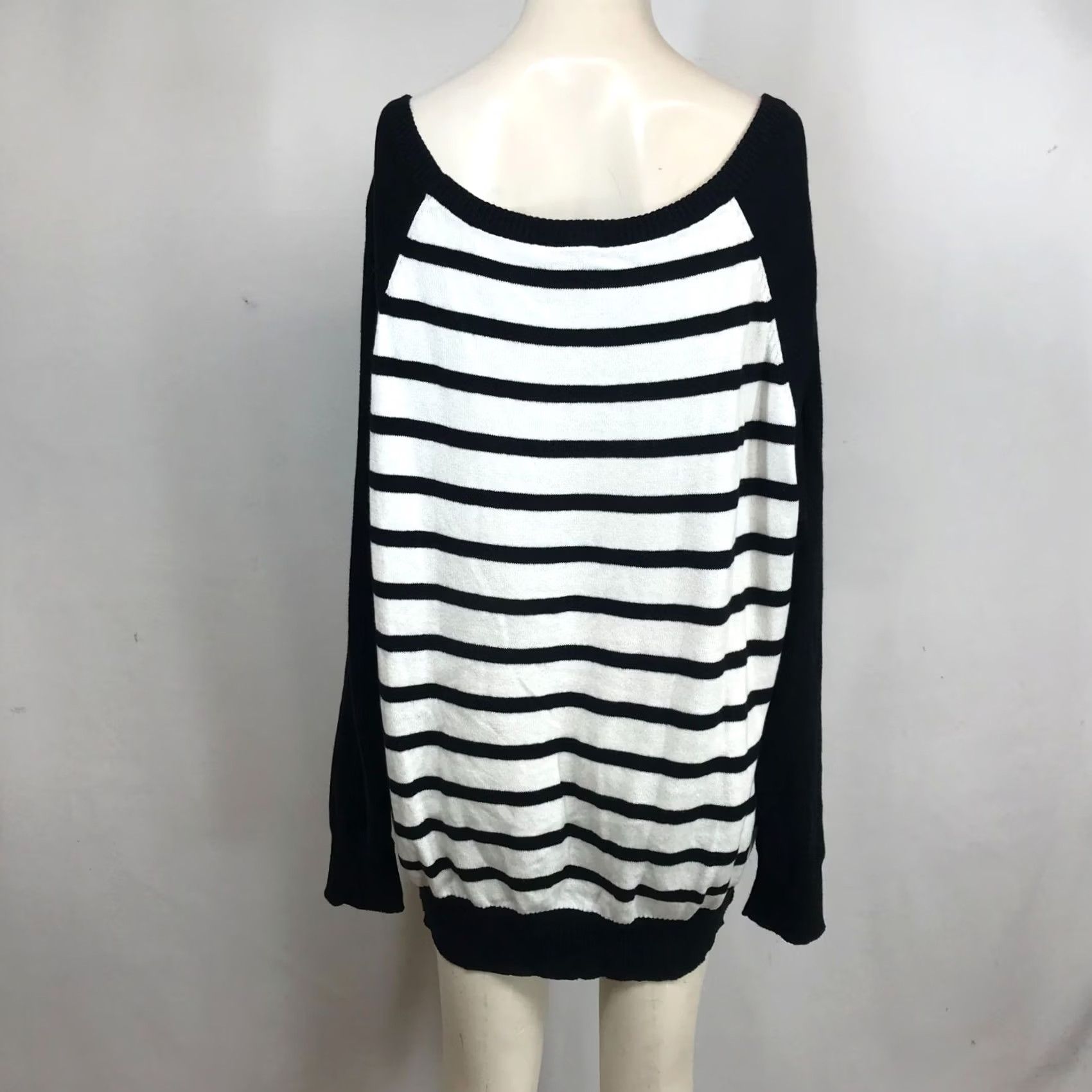 Torrid Torrid Women's Blouse Long Sleeve Minnie Sweatshirt Black & White Stripe 2" Size XS / US 0-2 / IT 36-38 - 5 Thumbnail