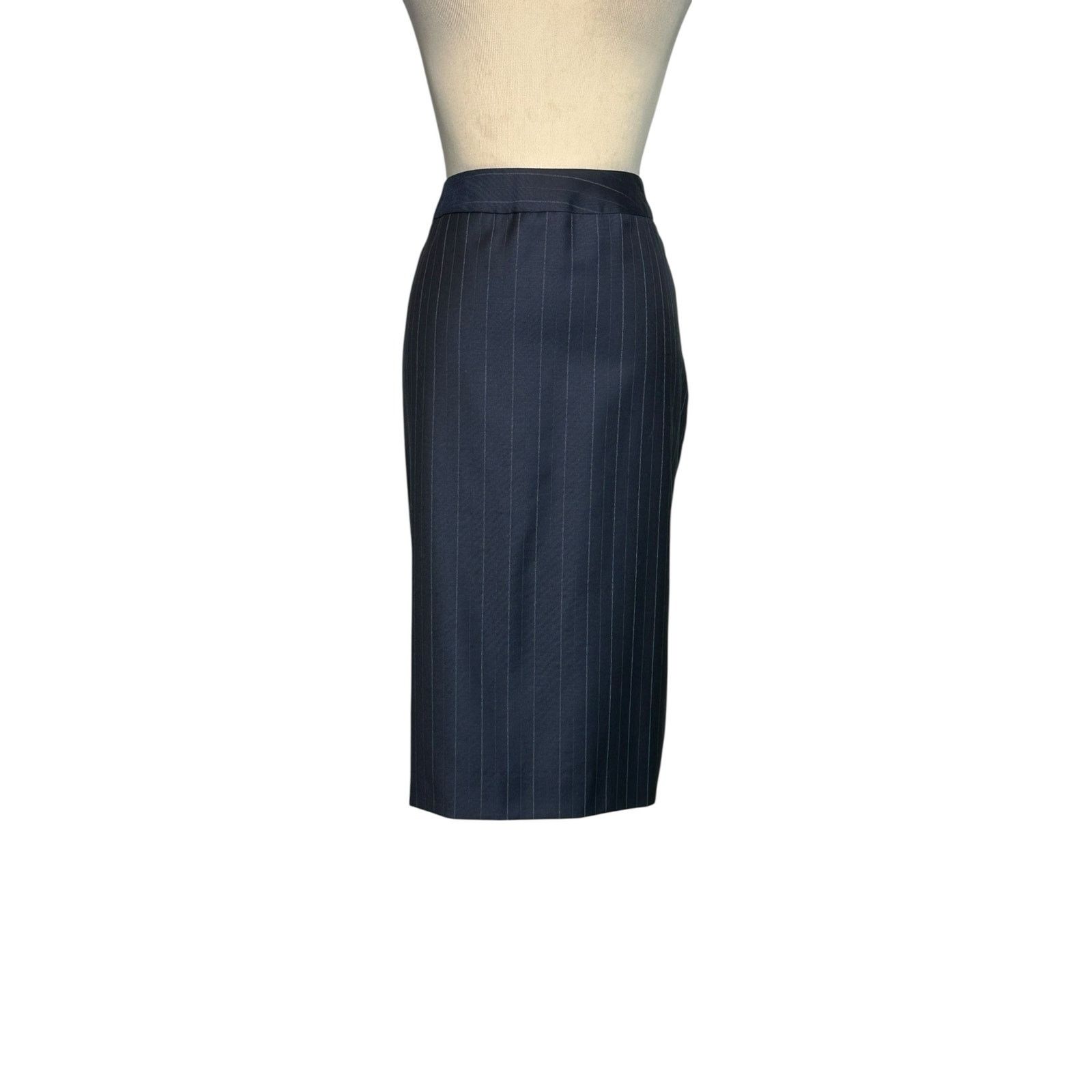 Brooks Brothers Brooks Brothers navy blue pinstripes suit skirt size 8 Size 30" / US 8 / IT 44 - 1 Thumbnail