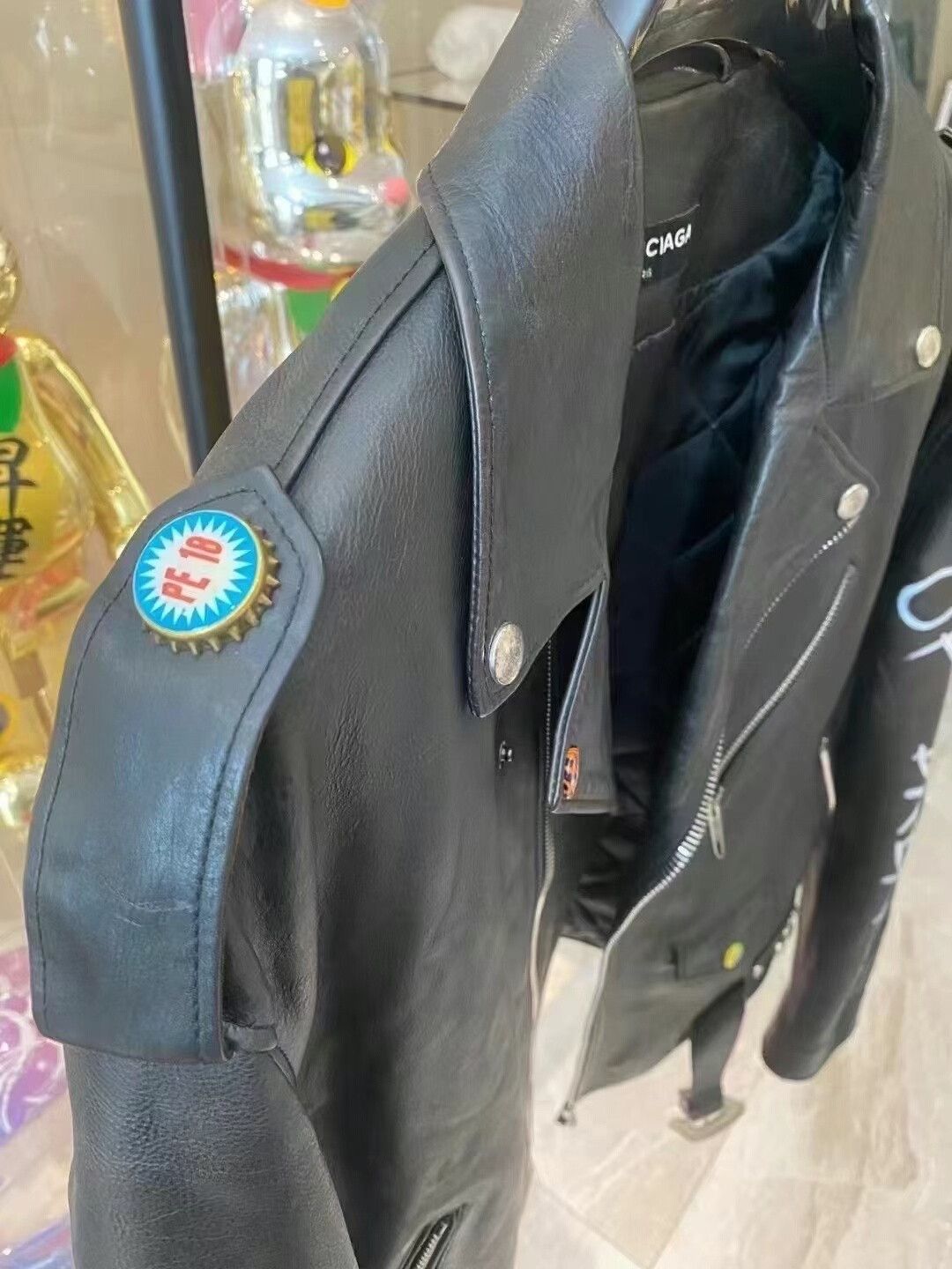 Balenciaga balenciaga distressed leather jacket with logo Size US S / EU 44-46 / 1 - 3 Thumbnail