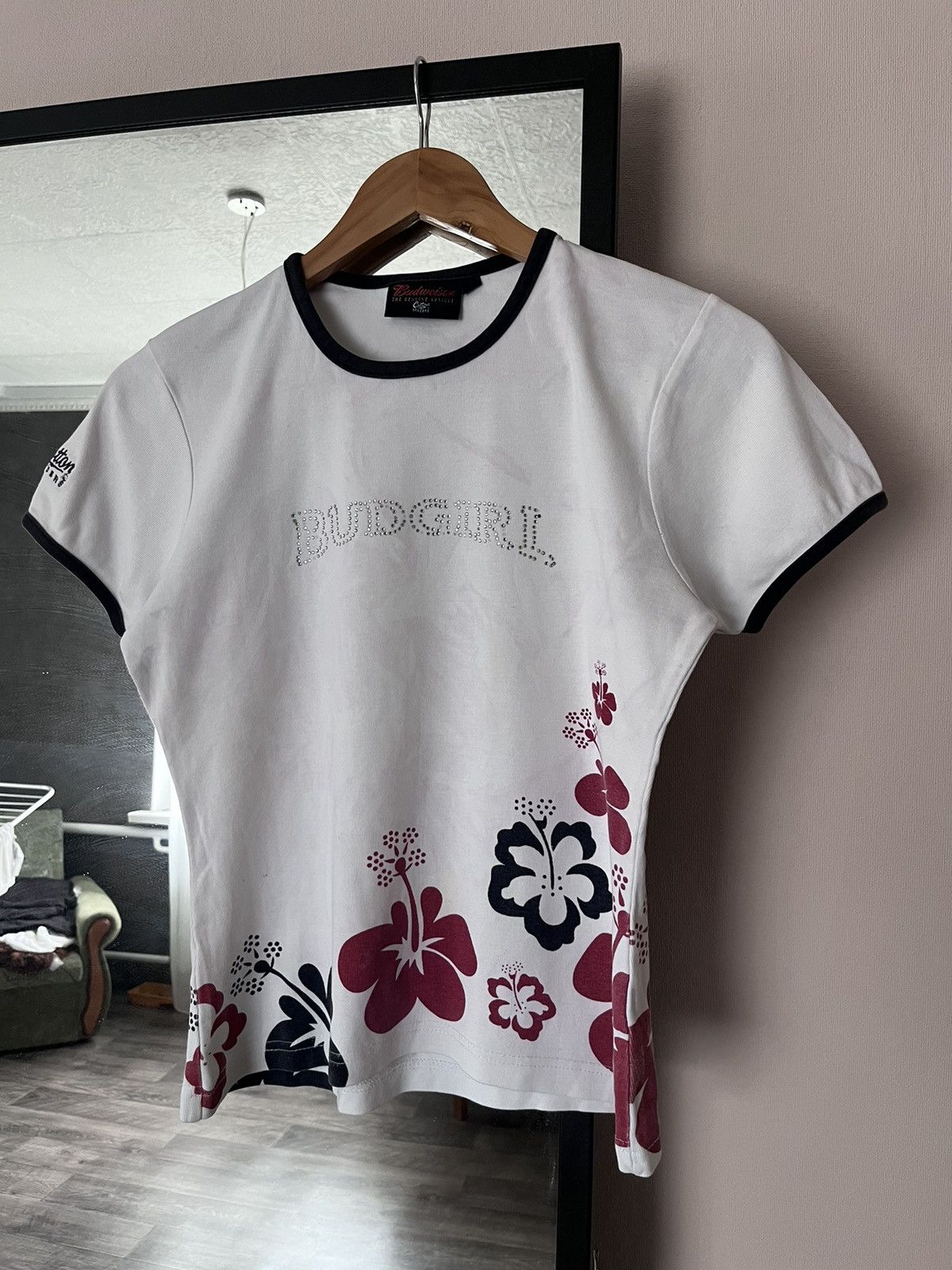 Cotton Traders BUDWEISER BUDGIRL COTTON TRADERS FLOWERS WHITE VINTAGE TEE Size XL / US 12-14 / IT 48-50 - 1 Thumbnail