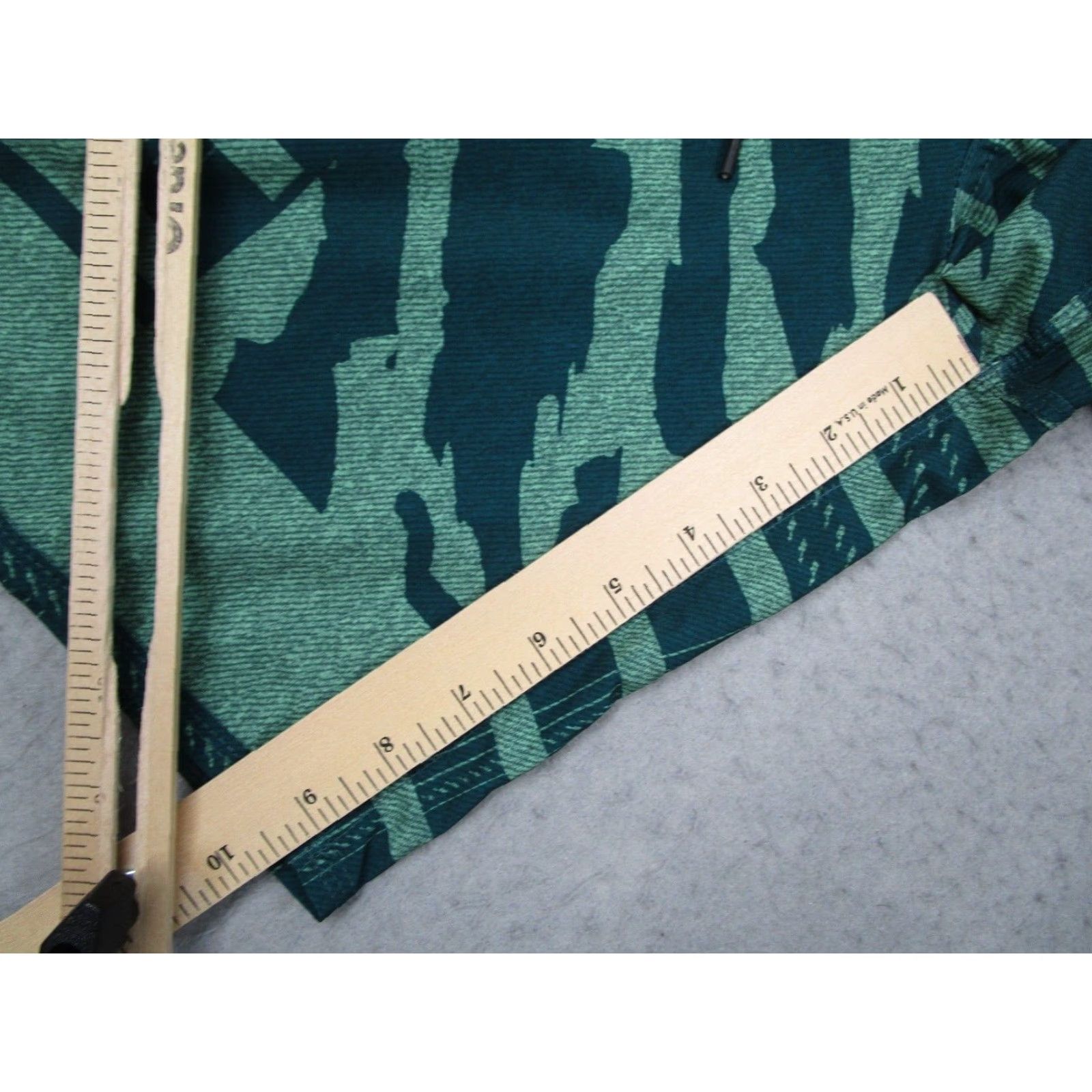 Oakley Oakley Board Shorts Mens 33 Green Regular Fit Surf Swim Beach Travel Resort Size US 33 - 3 Thumbnail