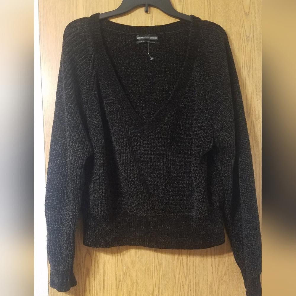 Urban Outfitters NWOT Urban Outfitters Black V-Neck Sweater Size Large Size L / US 10 / IT 46 - 1 Thumbnail