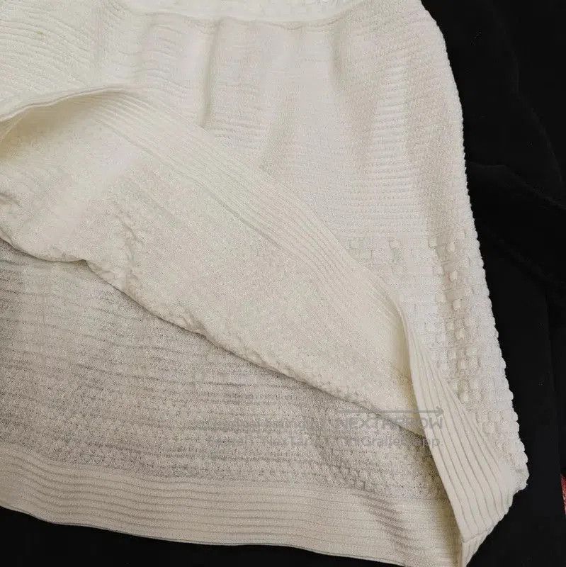 Chanel Chanel White Knitted Skirt for Women . Size 23" - 2 Thumbnail