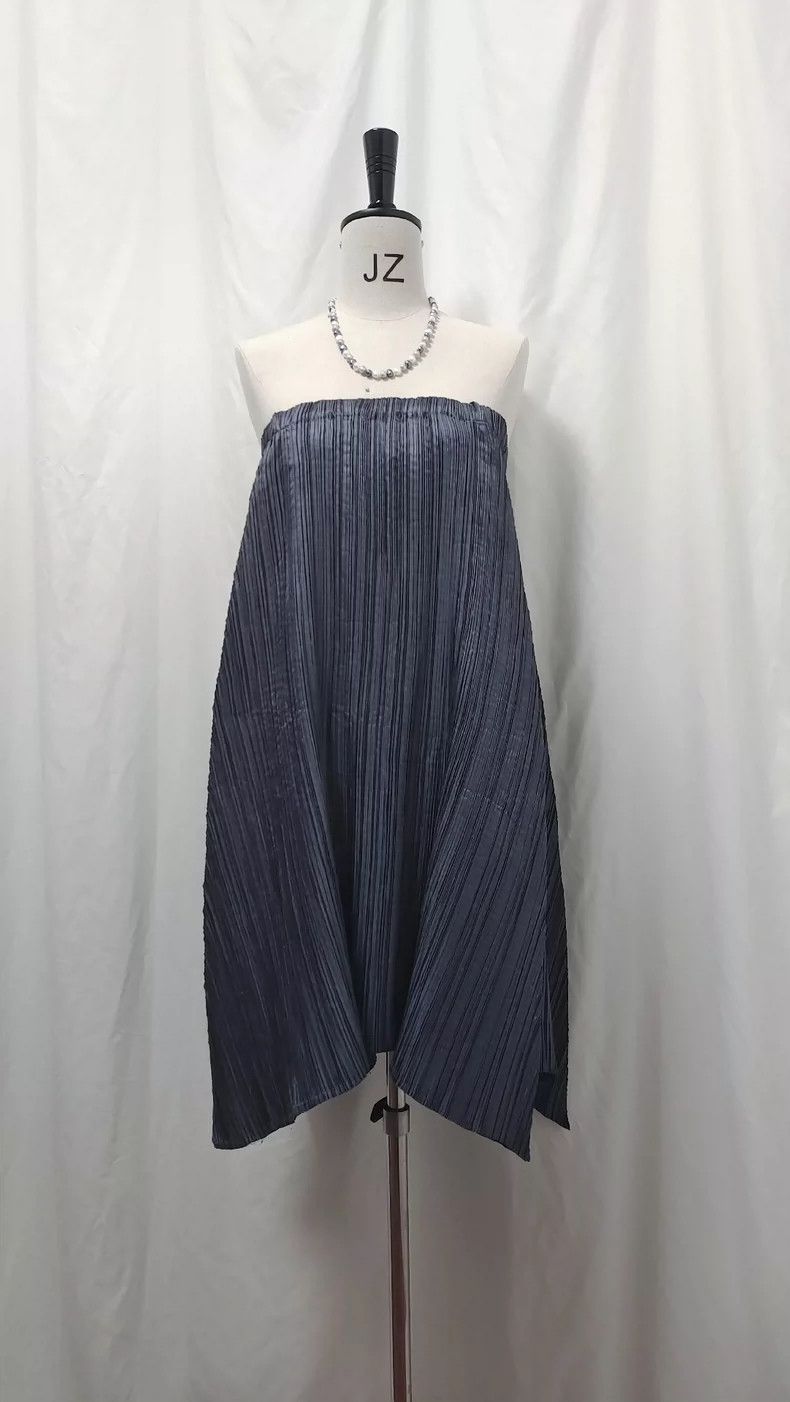 Issey Miyake Issey Miyake size:L Grey main line glossy fishfin skirt Size 22" - 2 Thumbnail