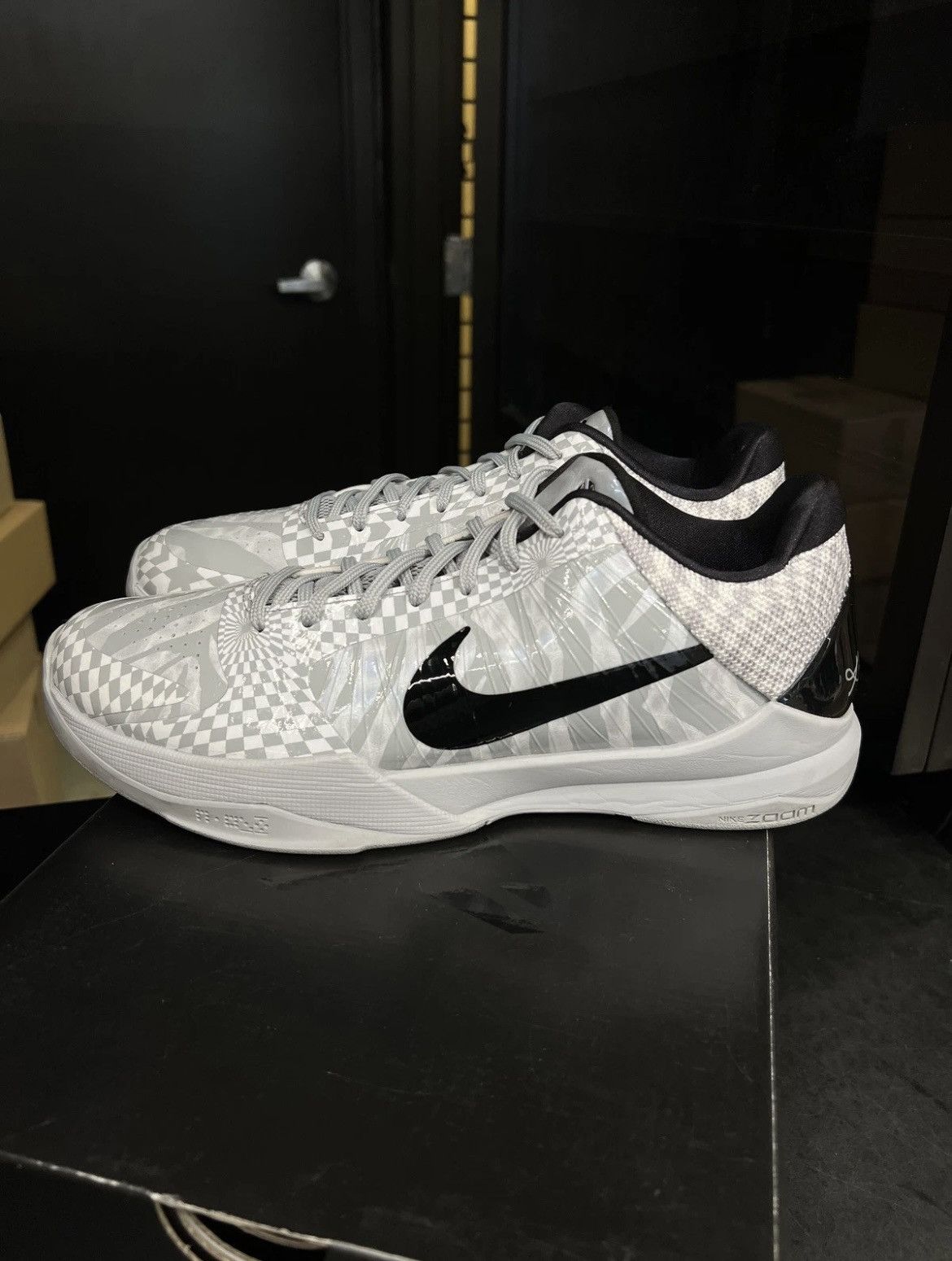 Nike Kobe 5 Protro Zebra PE Size US 11 / EU 44 - 4 Thumbnail