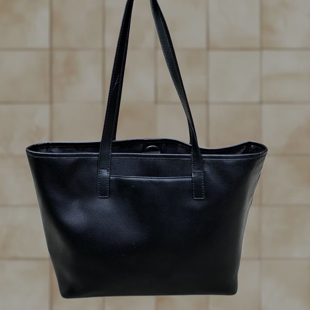 Michael Kors Michael Kors Jet Set Saffiano Tote Bag Purse Women's Black Shoulder Hand Bag Tote - 15" W x 10" H x 4" D - Leather - Jet Set Travel - Designer Size ONE SIZE - 1 Thumbnail