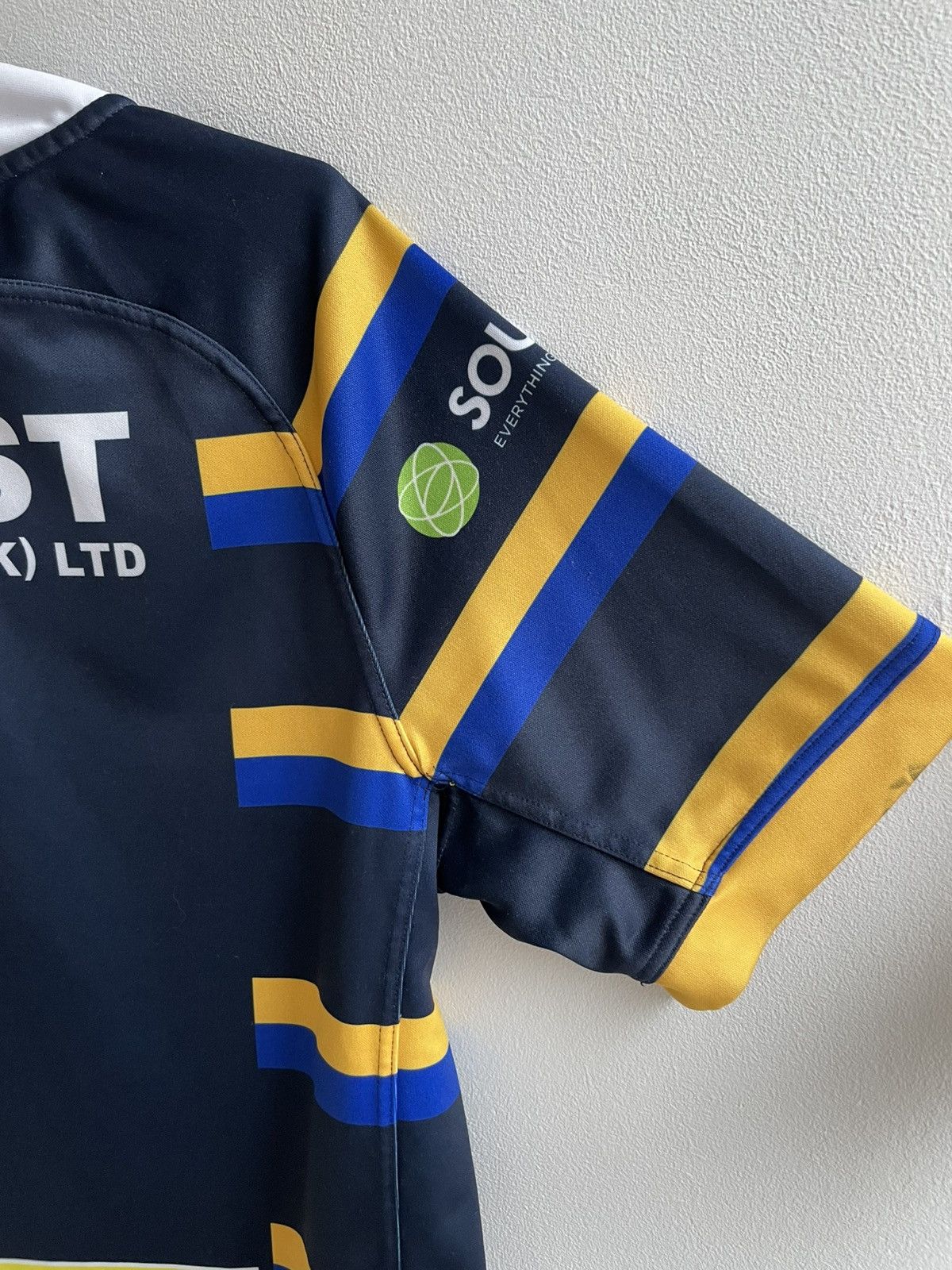Vintage Leeds Rhinos Vintage Home Rugby Shirt Jersey ISC Size US L / EU 52-54 / 3 - 13 Thumbnail