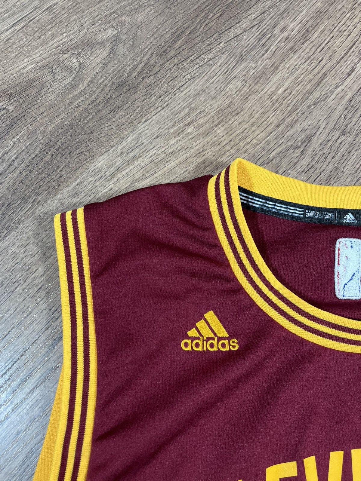 NBA LeBron James Cleveland Jersey Basketball Adidas Size US L / EU 52-54 / 3 - 5 Thumbnail