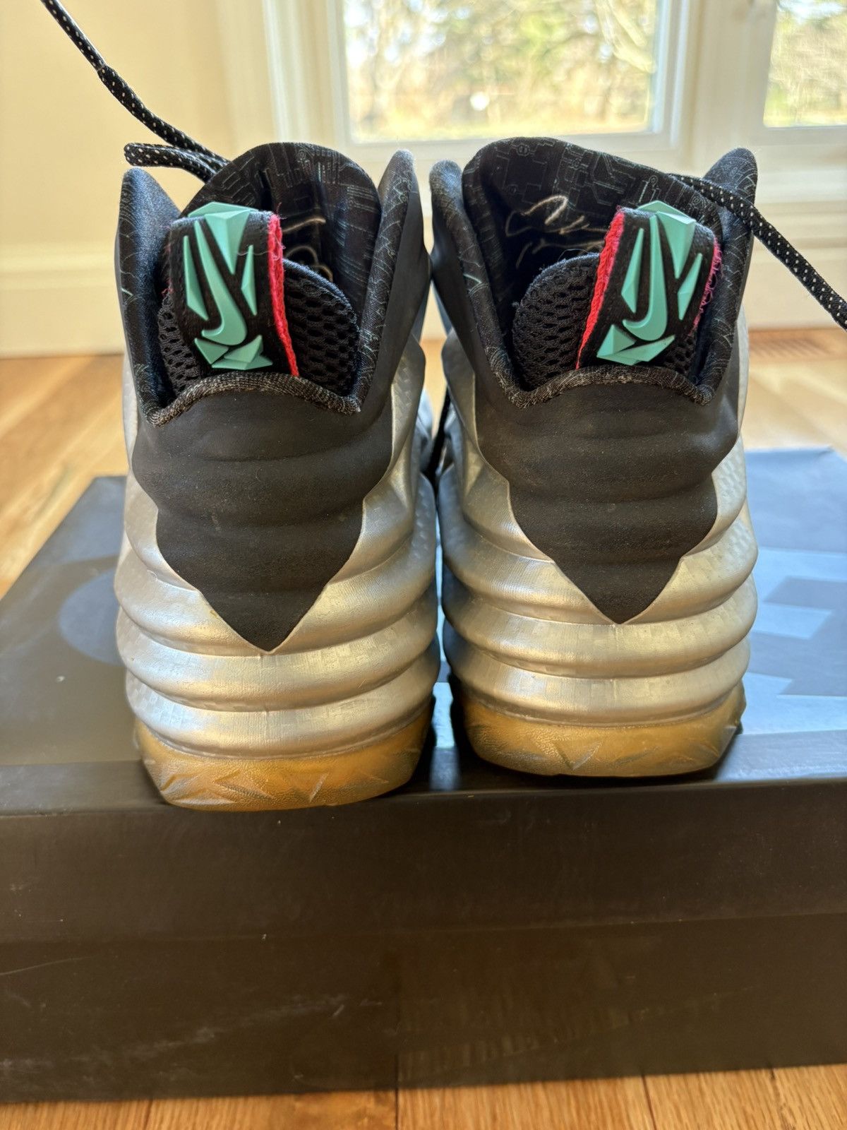 Nike Size 9.5 - Nike Chuck Posite Metallic Silver Charles Barkley Size US 9.5 / EU 42-43 - 8 Thumbnail