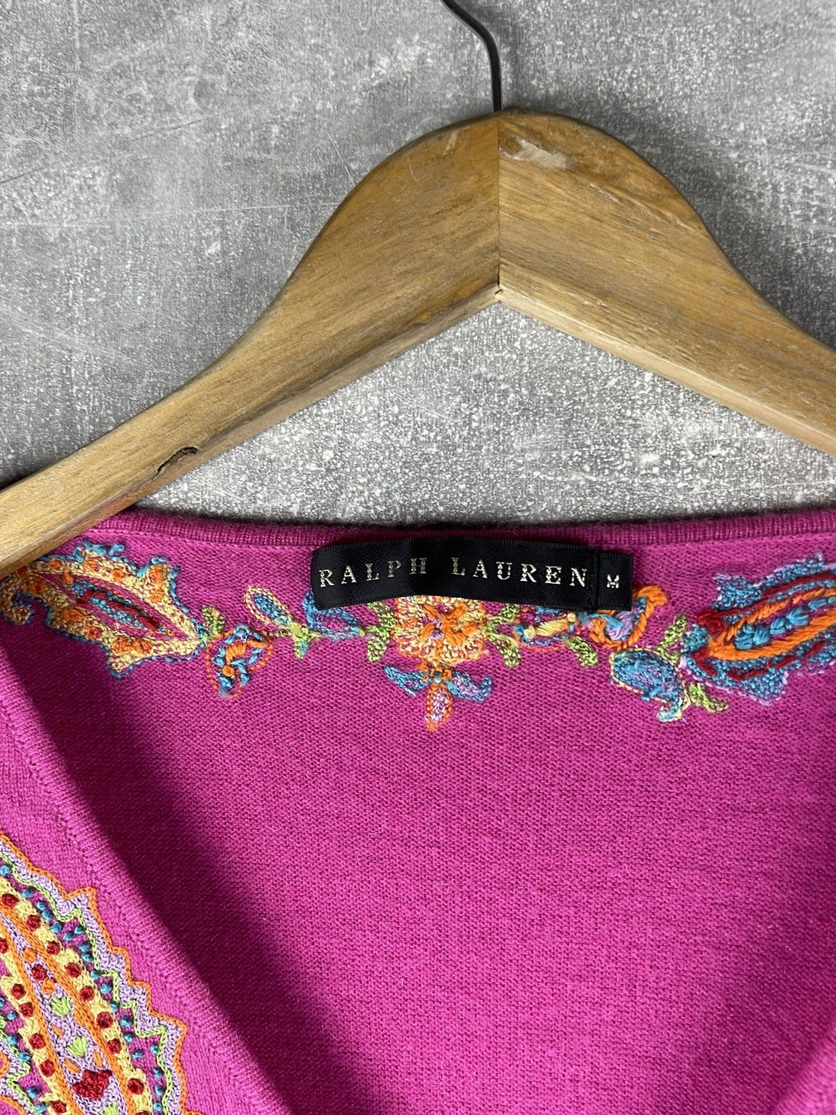 Ralph Lauren Black Label Ralph Lauren Black Label Cashmere Embroidered V-Neck Sweater Size M / US 6-8 / IT 42-44 - 7 Thumbnail