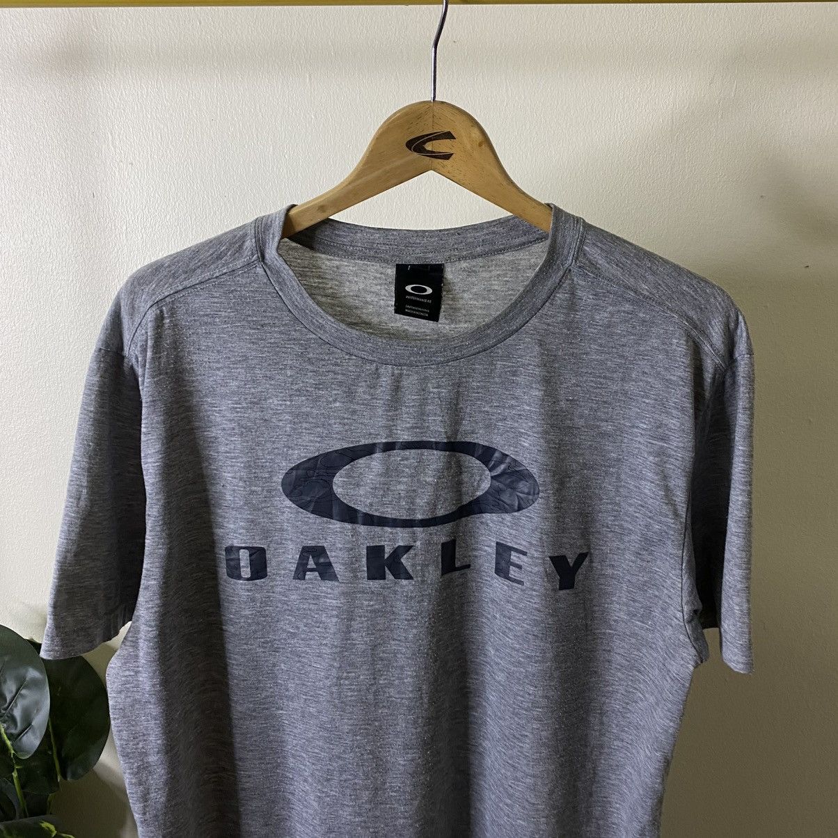 Oakley Y2K Oakley Performance Fit Big Logo T Shirt Size US XL / EU 56 / 4 - 2 Thumbnail