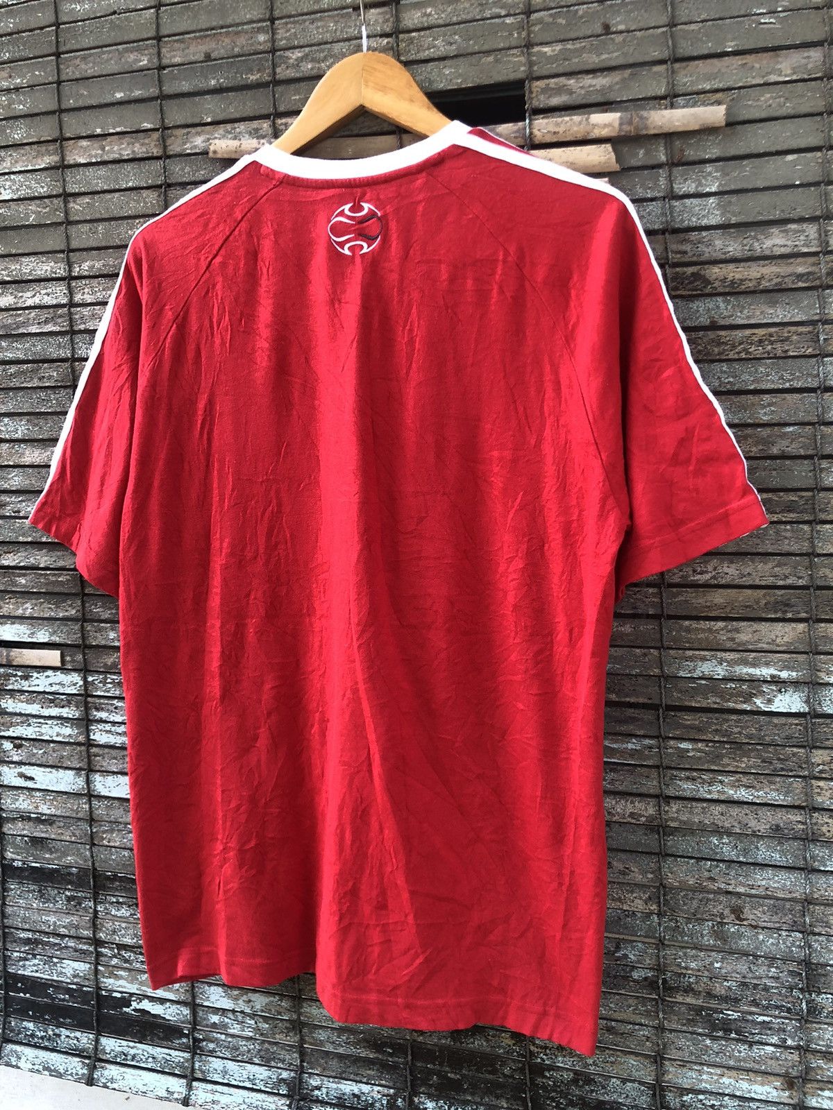 Adidas 🔥Vintage Y2k🔥 Adidas Liverpool Carlsbery Embroidered Tee Size US L / EU 52-54 / 3 - 15 Thumbnail
