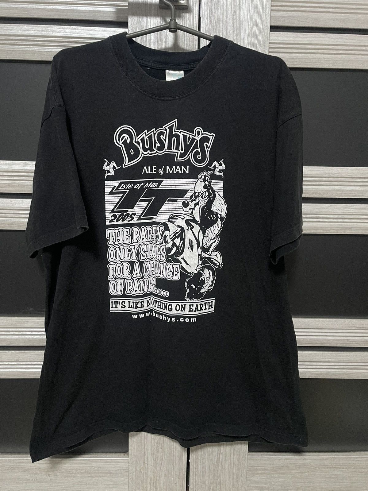 Vintage Bushy’s Beer Isle of Man 2005 Vintage Graphic Promo Tee XL Size US XL / EU 56 / 4 - 1 Thumbnail