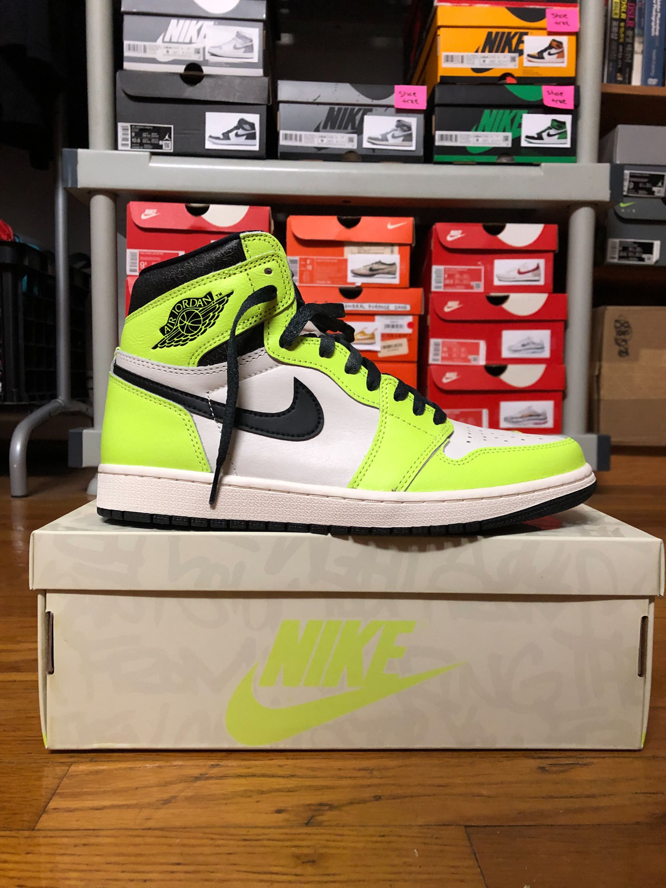 Nike *NEW* Nike Air Jordan 1 High OG Volt Visionaire sz 9 Size US 9 / EU 42 - 4 Thumbnail