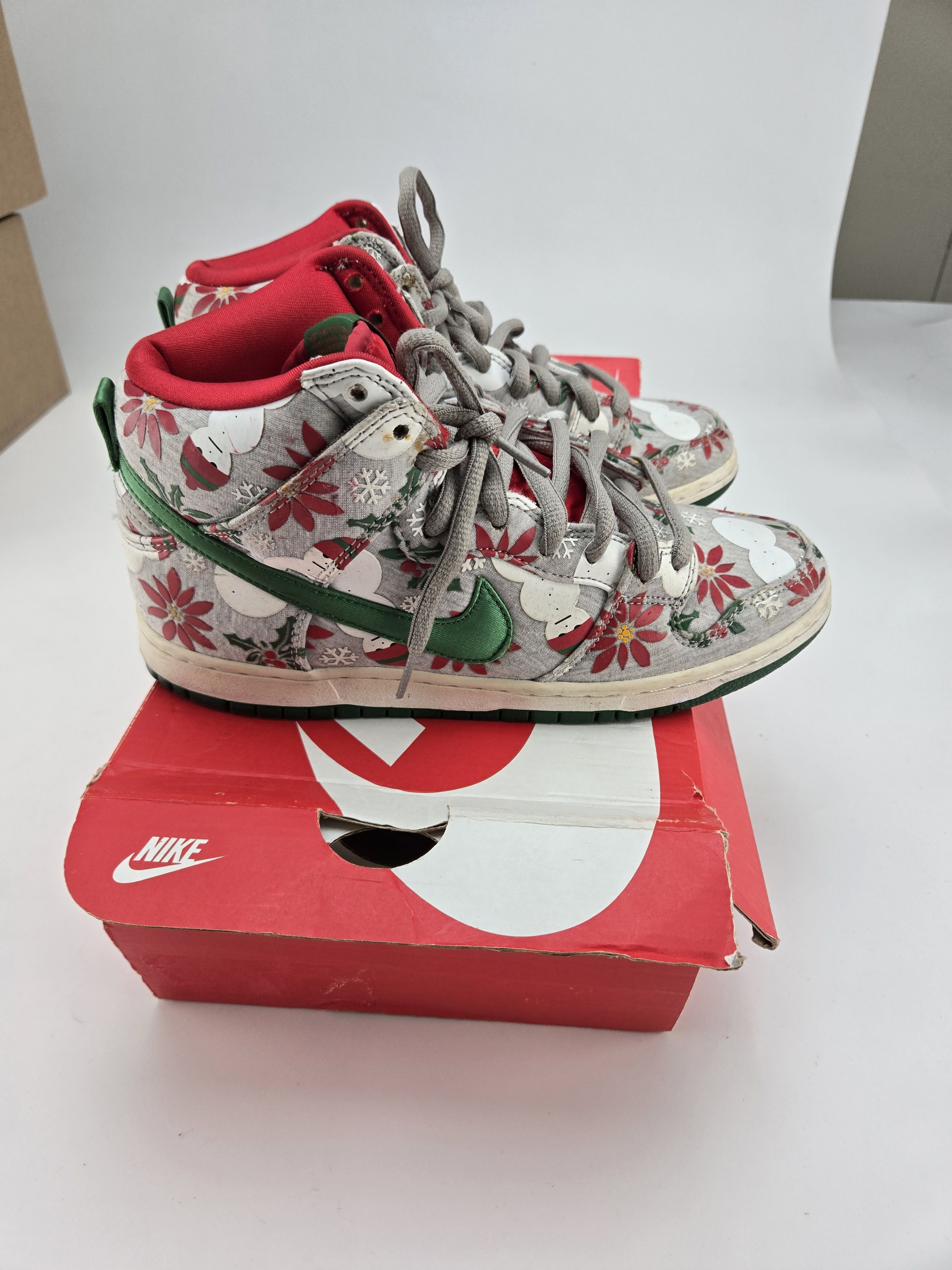 Nike Nike SB Dunk Ugly Christmas Sweater Grey Size US 8 / EU 41 - 3 Thumbnail