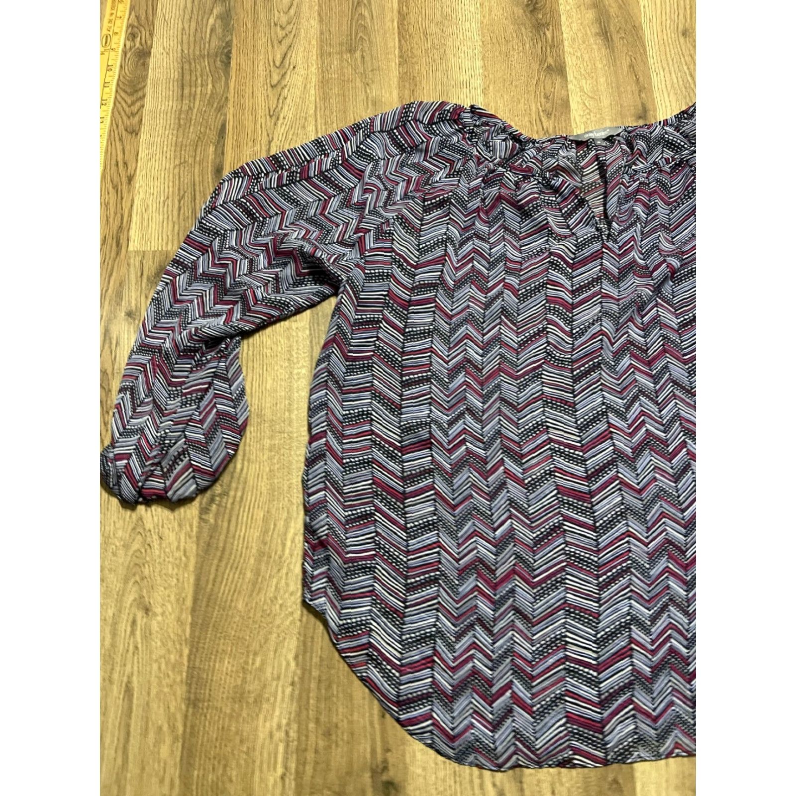 Vintage Daisy Fuentes Shirt Women's XL V-Neck Long Sleeve Red Blue Gray, T-Shirt, Casual, Regular Fit, Fall Spring Summer, Grey Size XL / US 12-14 / IT 48-50 - 3 Thumbnail