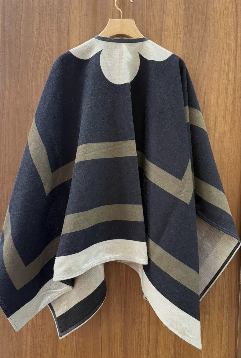 Louis Vuitton Louis Vuitton Classic striped Cape jacket Size ONE SIZE - 2 Thumbnail
