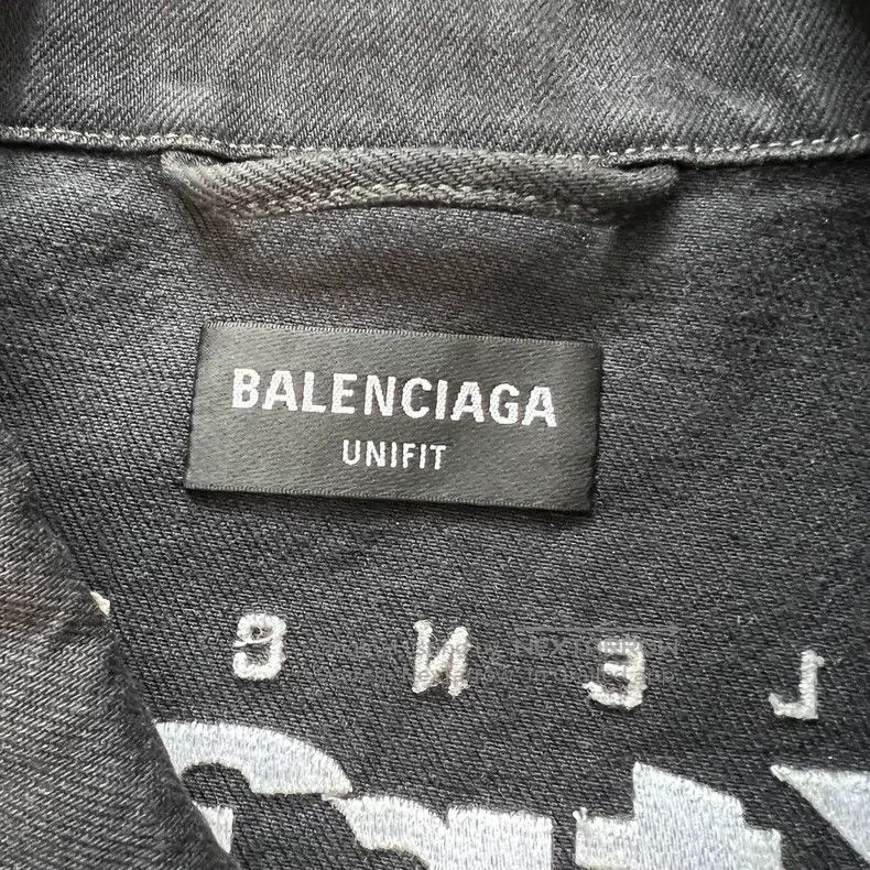 Balenciaga Balenciaga Carved Button Ornamented Artistic Embroidered D Size US L / EU 52-54 / 3 - 3 Thumbnail