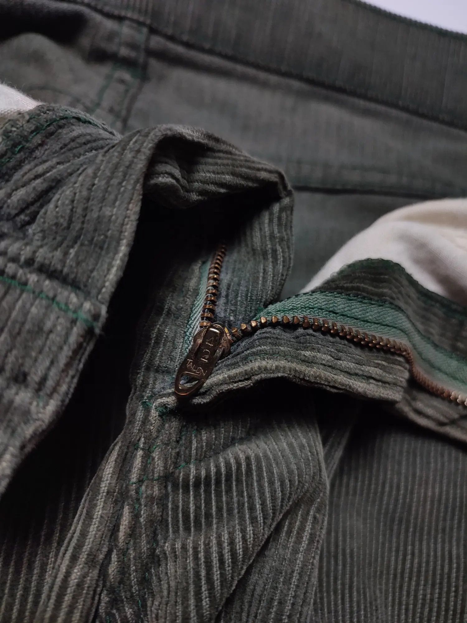 Levi's Levis 627 vintage 80's corduroy trousers pants Size US 30 / EU 46 - 8 Thumbnail